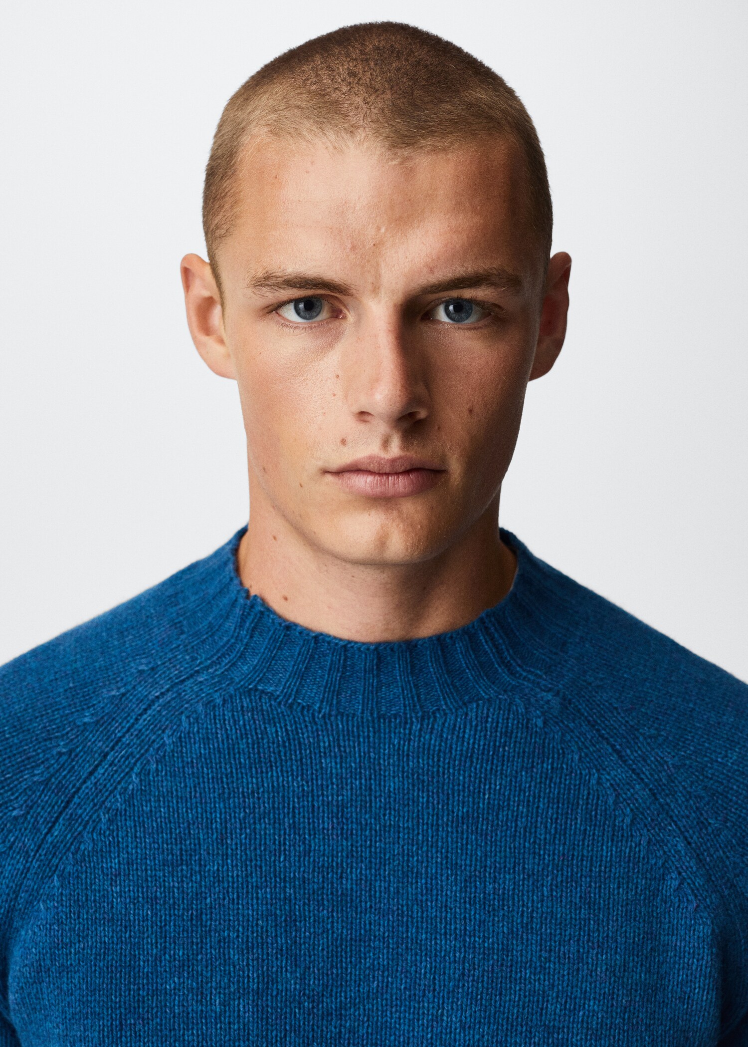 Rounded neck wool sweater - Details of the article 1