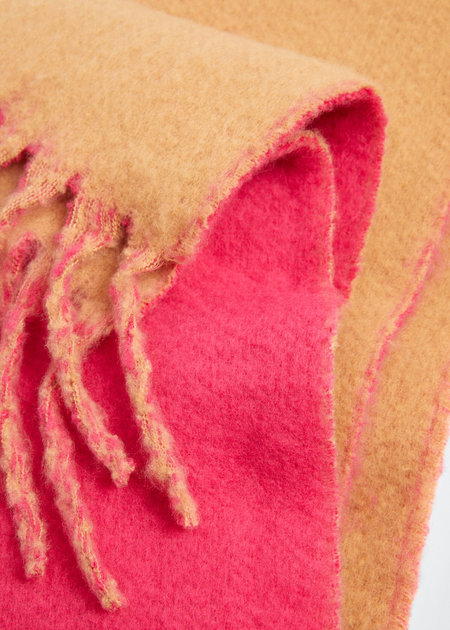 Two-tone fringed scarf - Details of the article 1