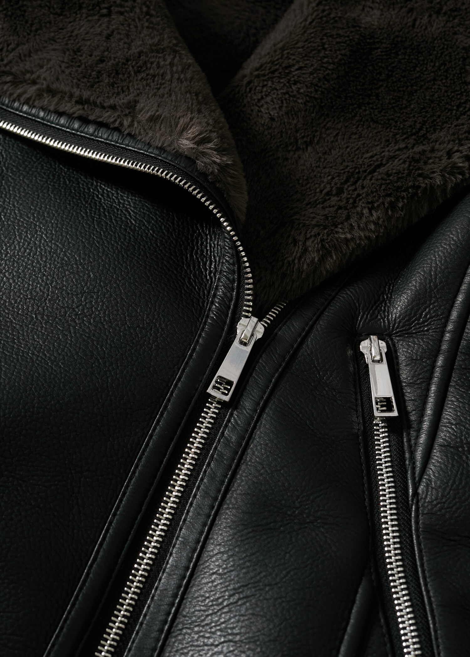 Biker jacket with shearling-effect lining - Details of the article 8