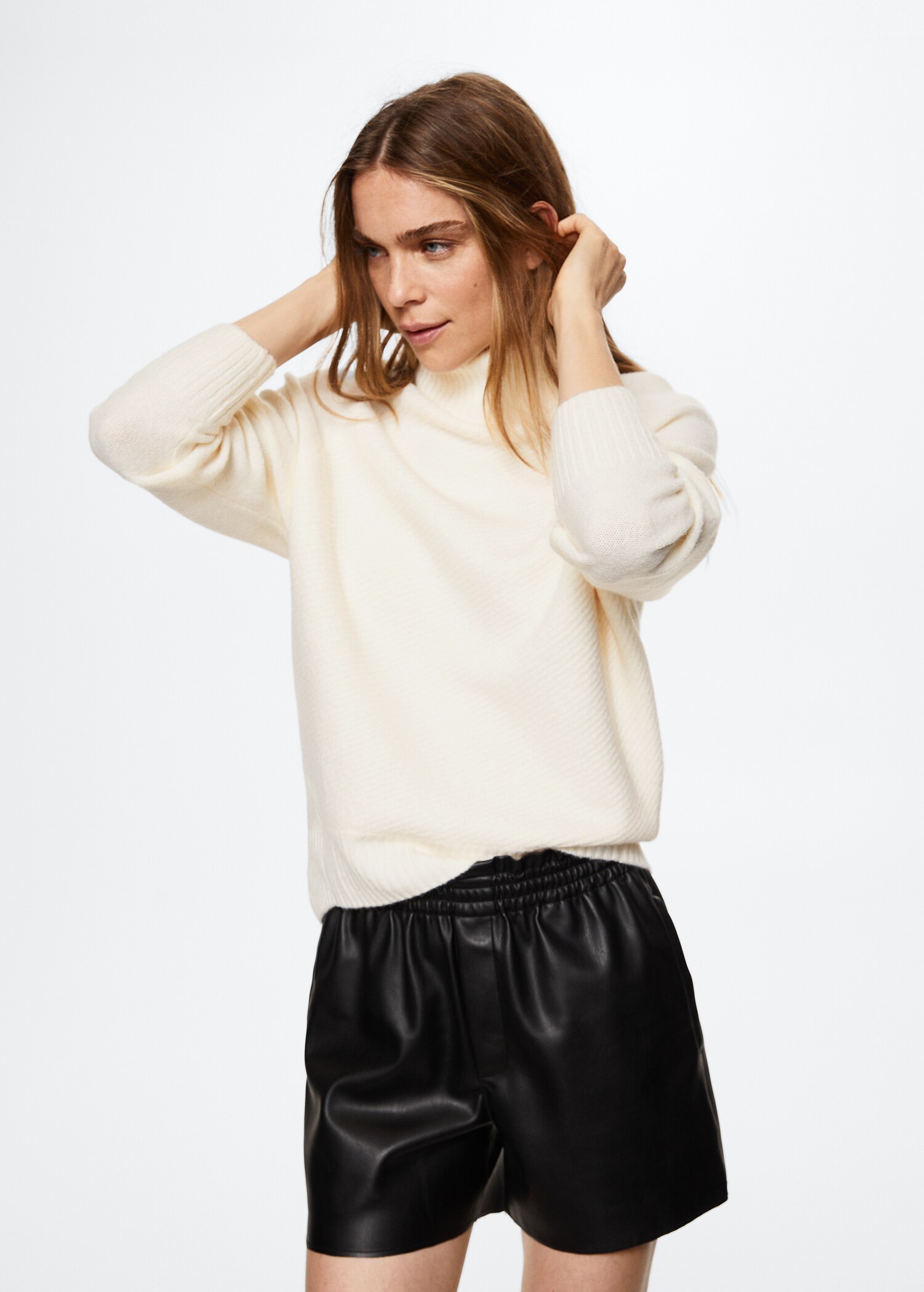 Pull-over à col roulé - Plan moyen