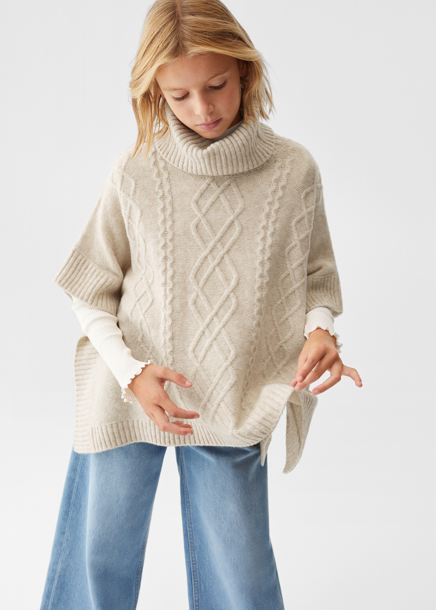 Poncho maille torsadée - Plan moyen
