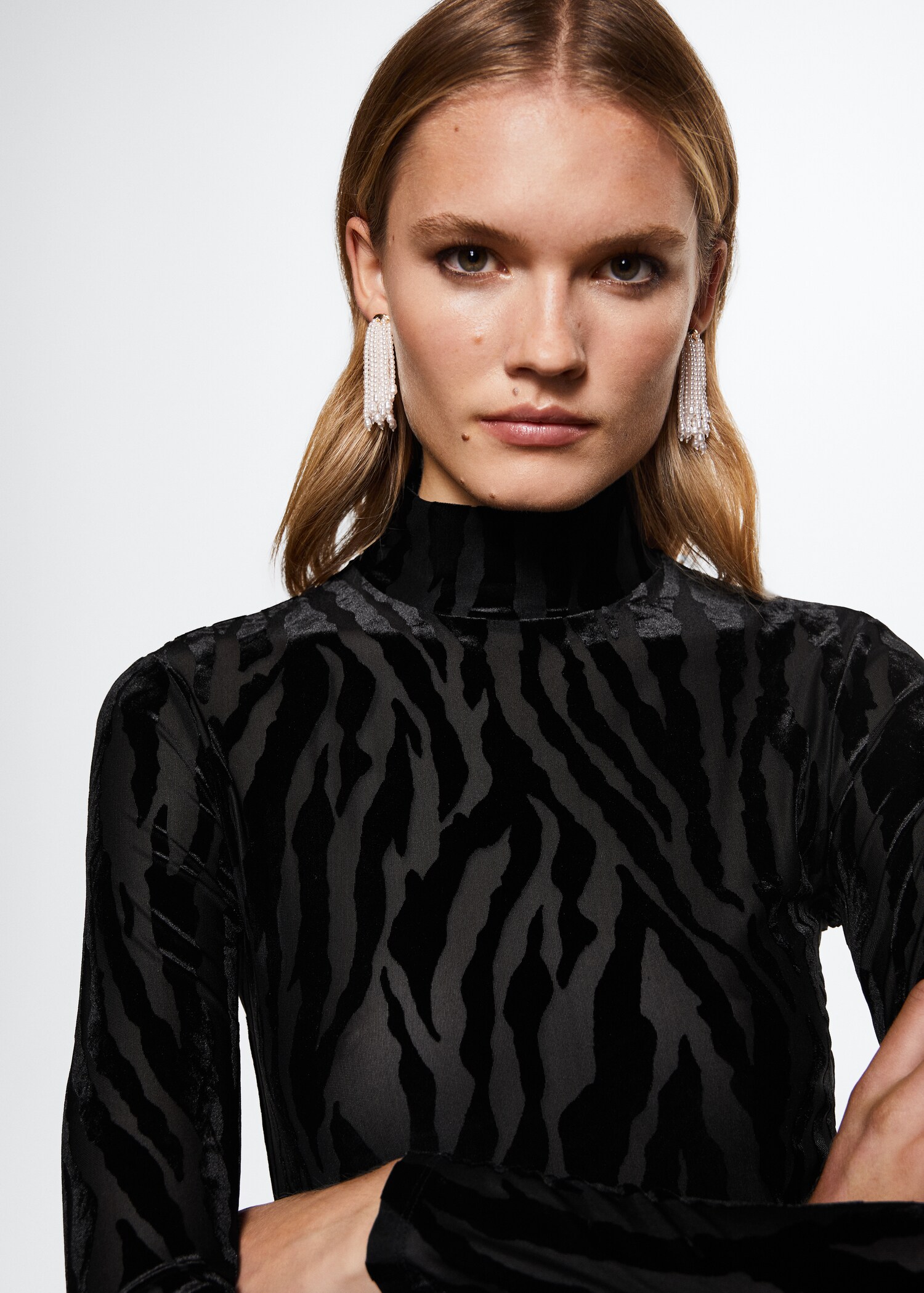 Semi-transparent velvet T-shirt - Details of the article 1