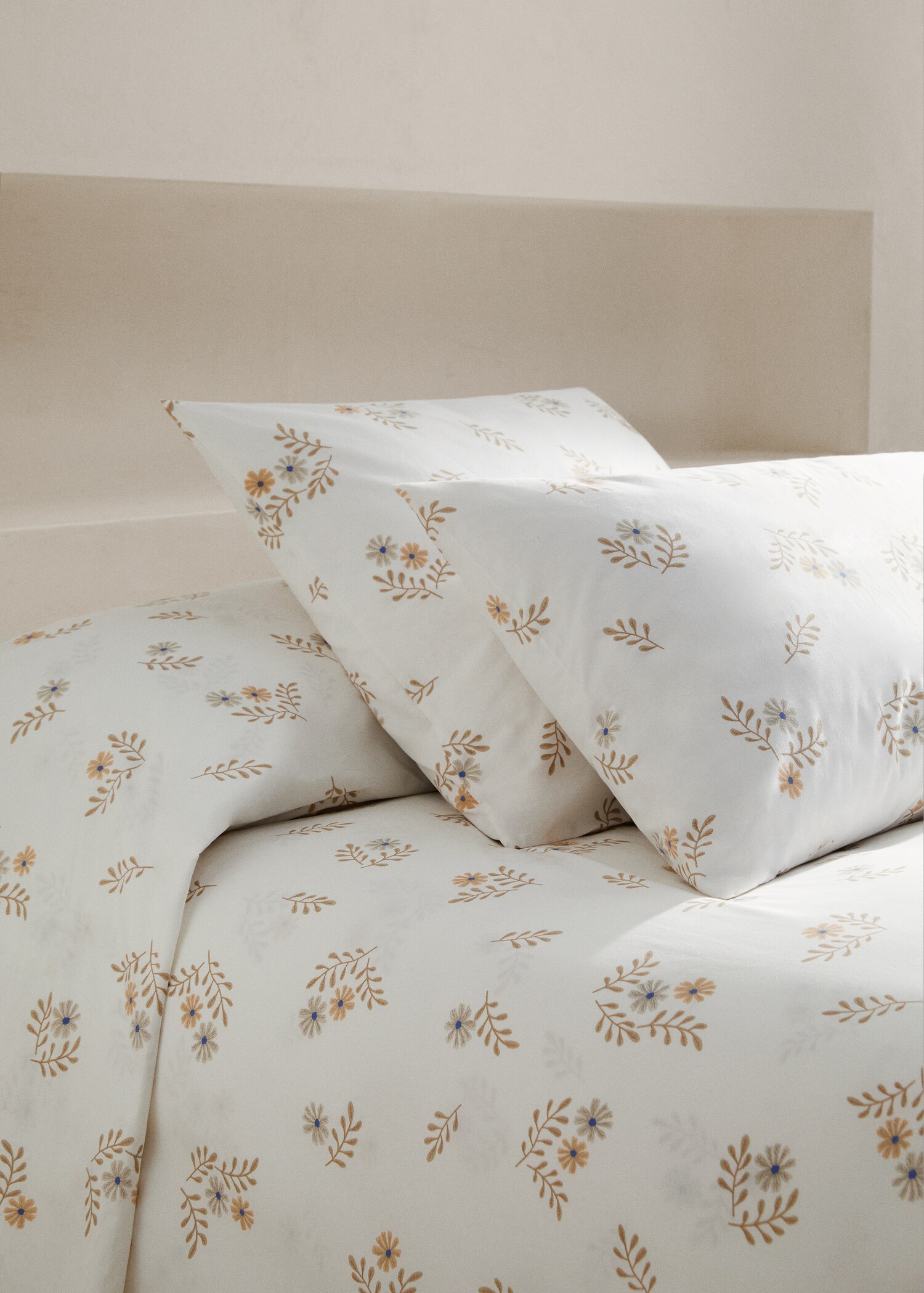 Floral embroidered cushion cover 50x75cm (Pack of two) - Details of the article 9