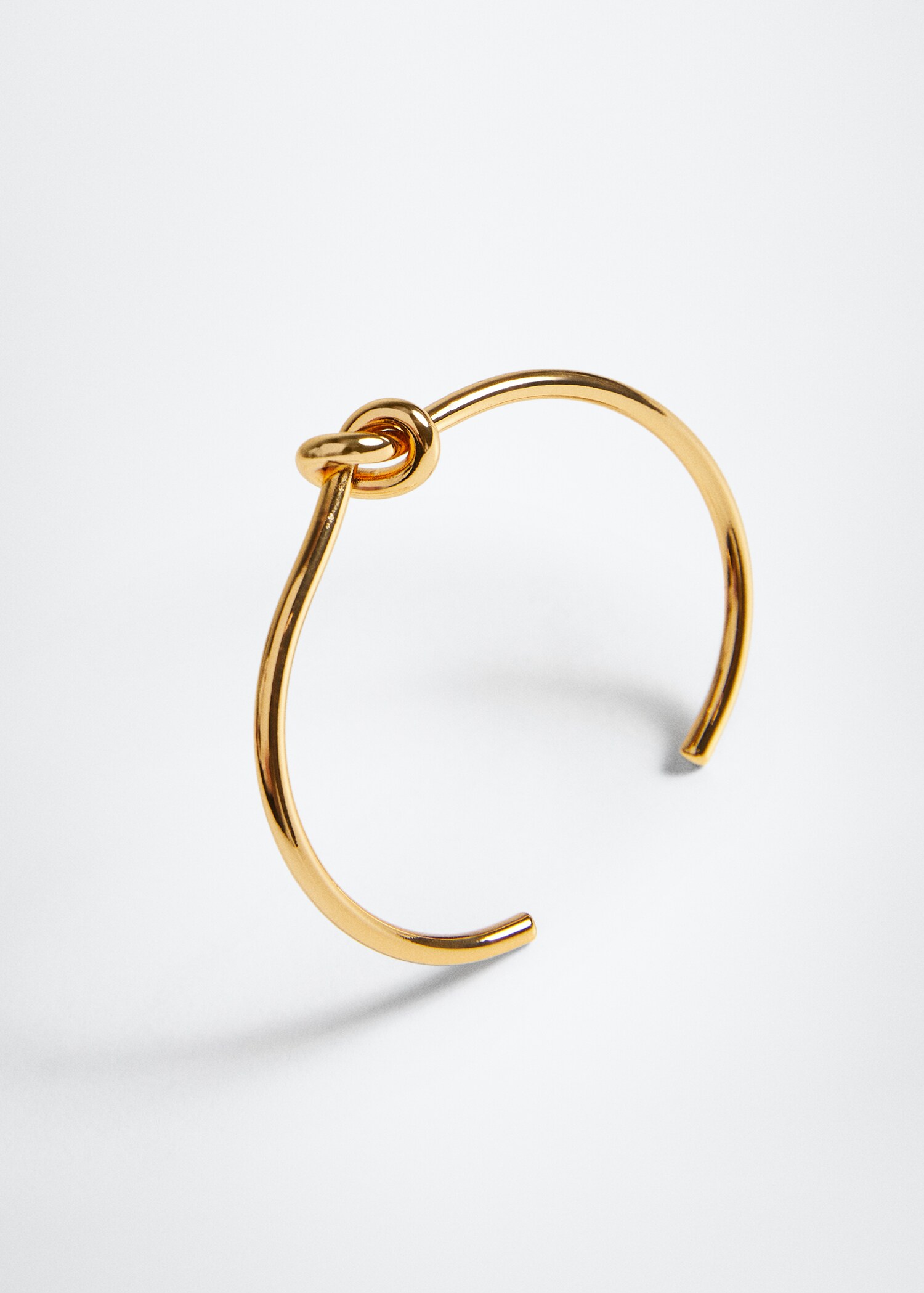 Bracelet manchette métallique - Plan moyen