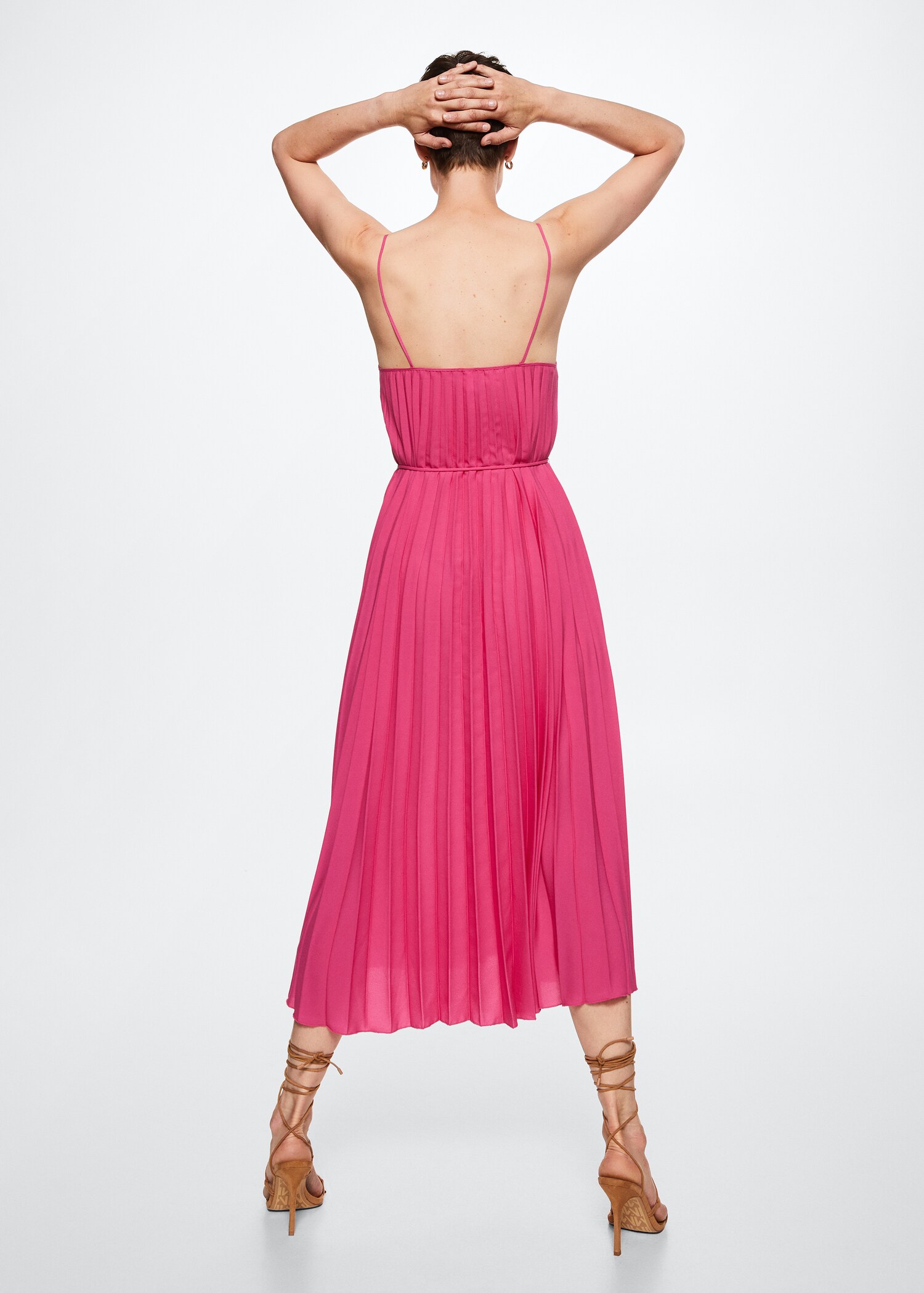 Plissée-Kleid mit Gürtel - Rückseite des Artikels