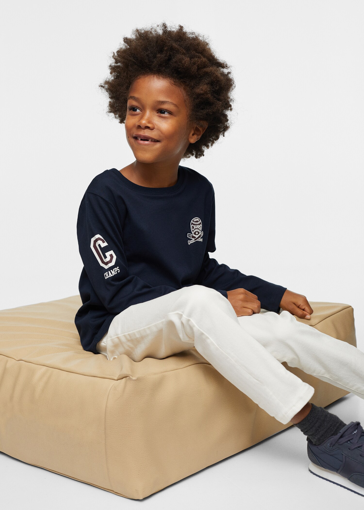 Long-sleeved t-shirt with patches - Details of the article 2