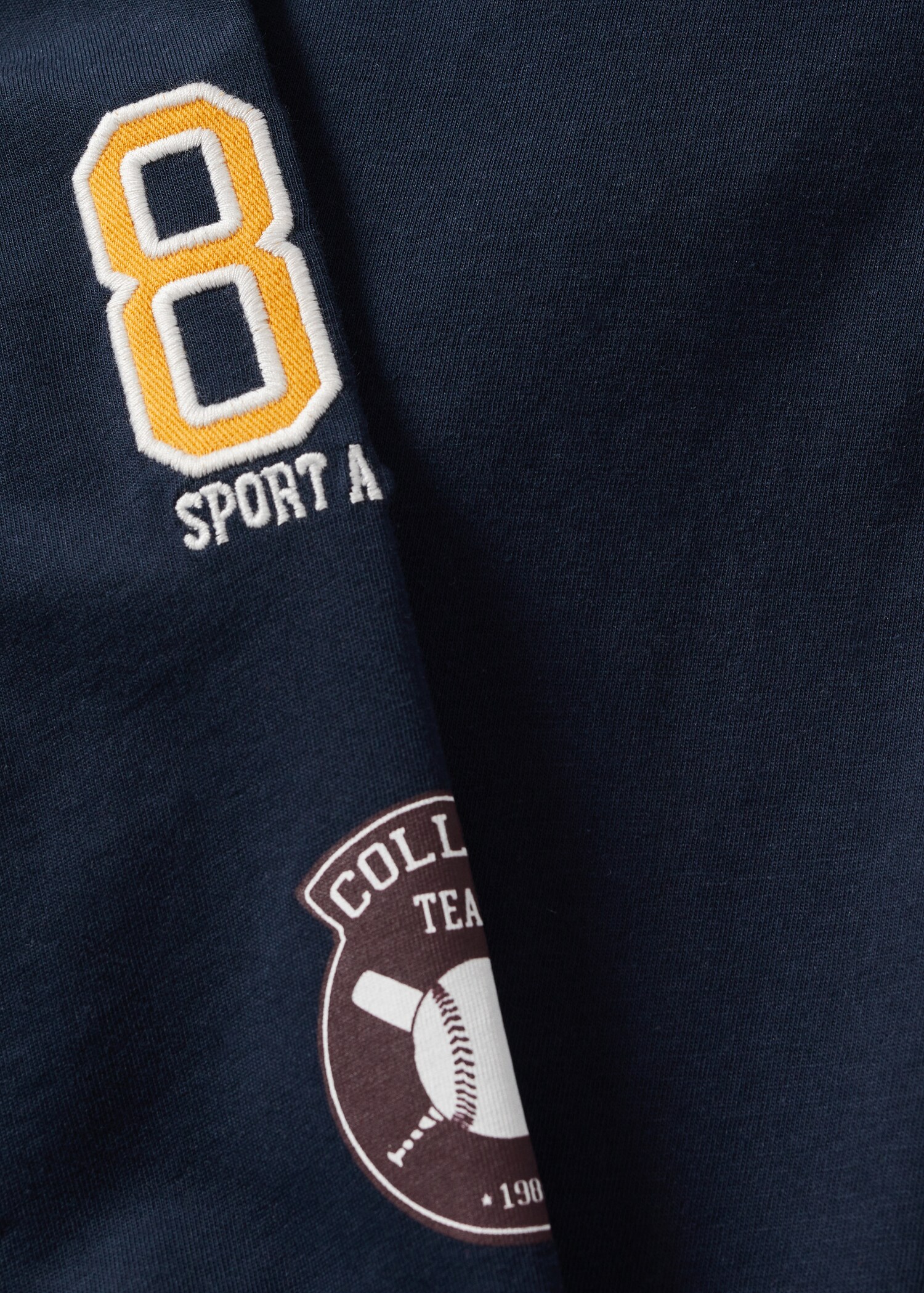 Long-sleeved t-shirt with patches - Details of the article 8