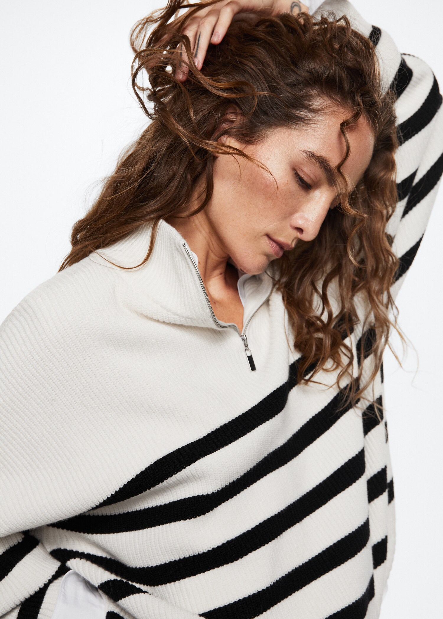 Striped sweater with zip - Details of the article 4