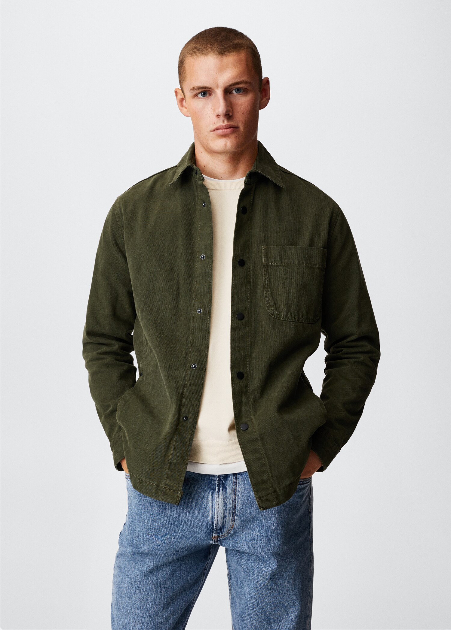 Jeans-Overshirt mit Taschen - Mittlere Ansicht