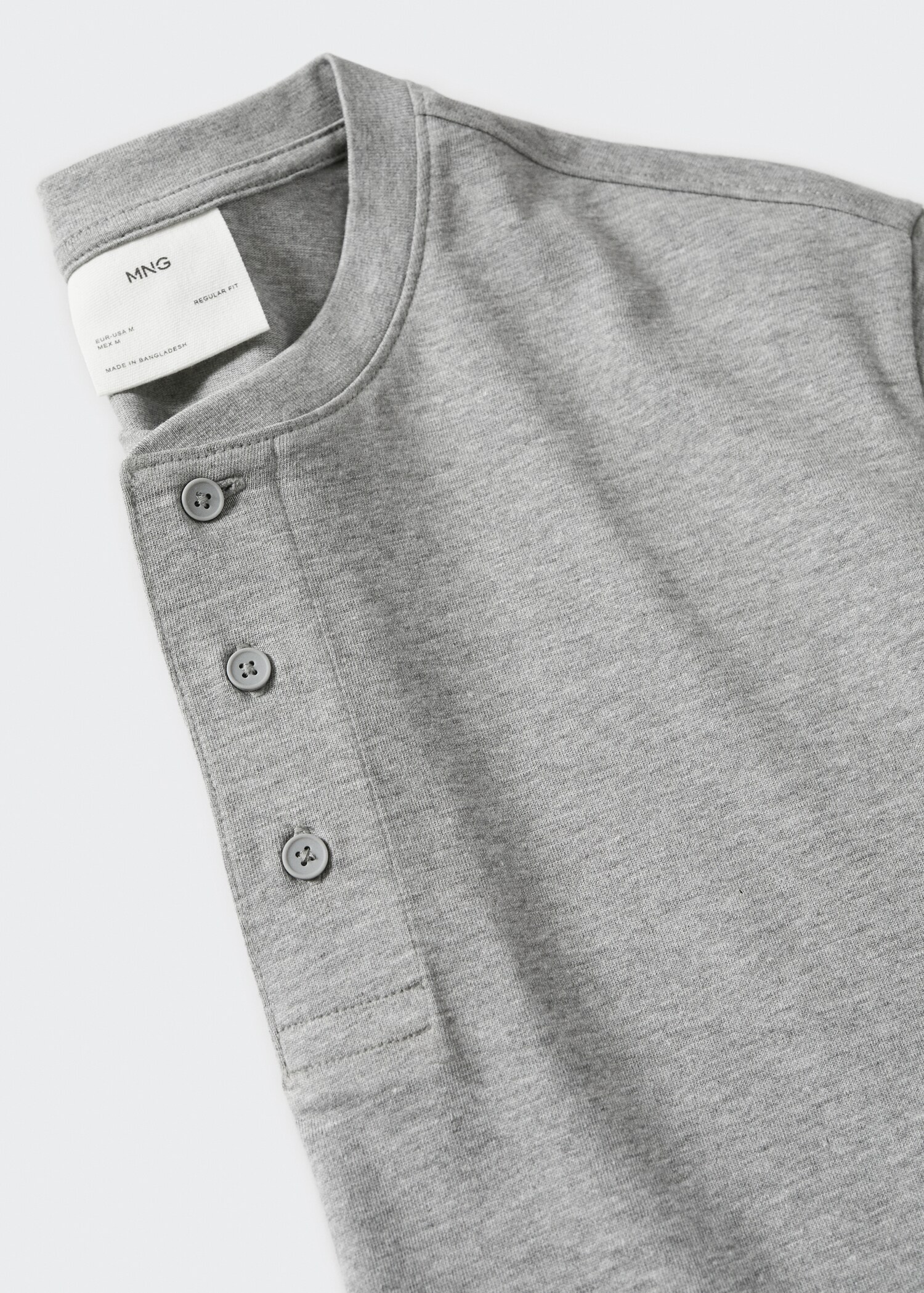 Henley collar long-sleeved t-shirt - Details of the article 8