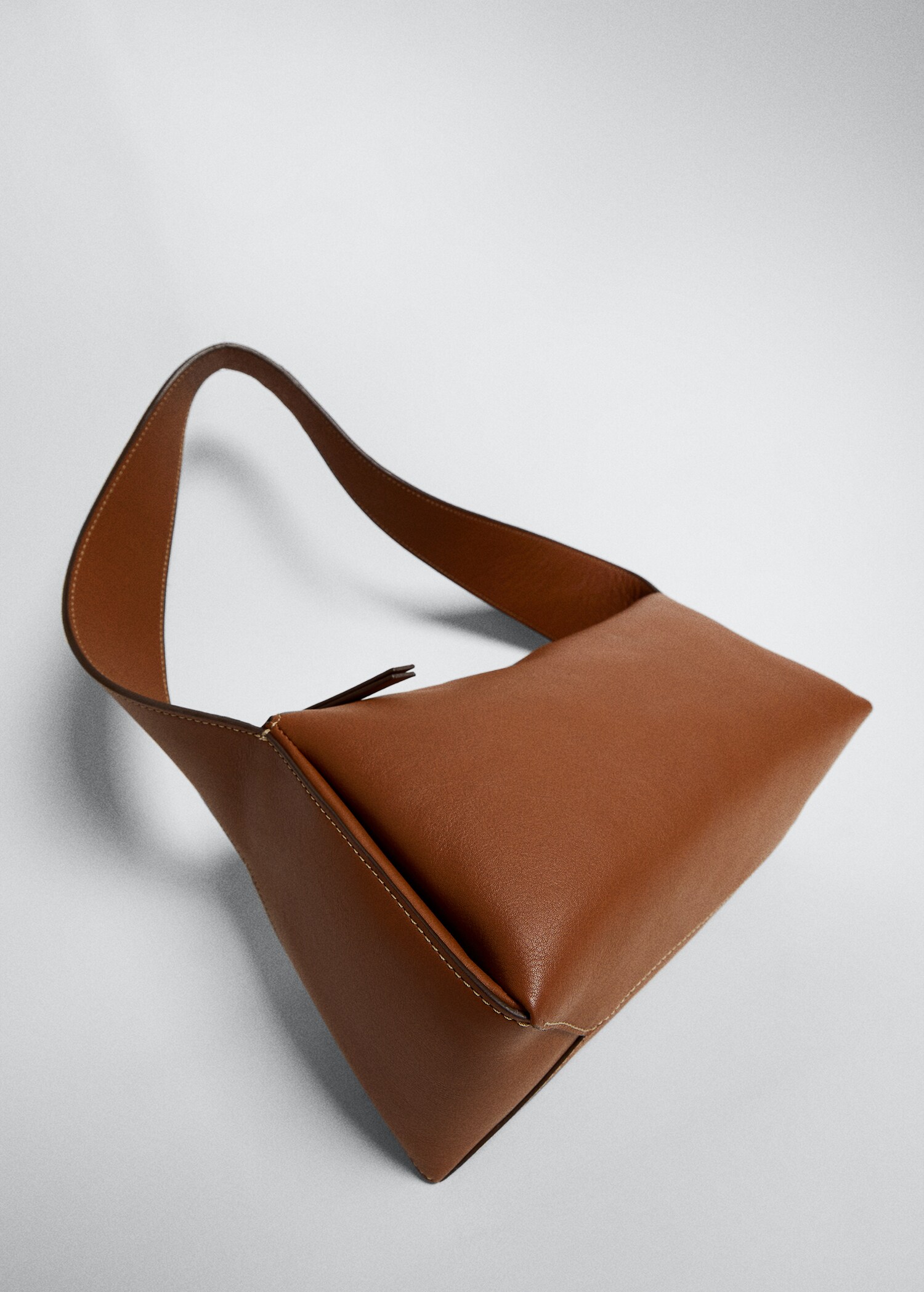Leather shoulder bag - Details of the article 5
