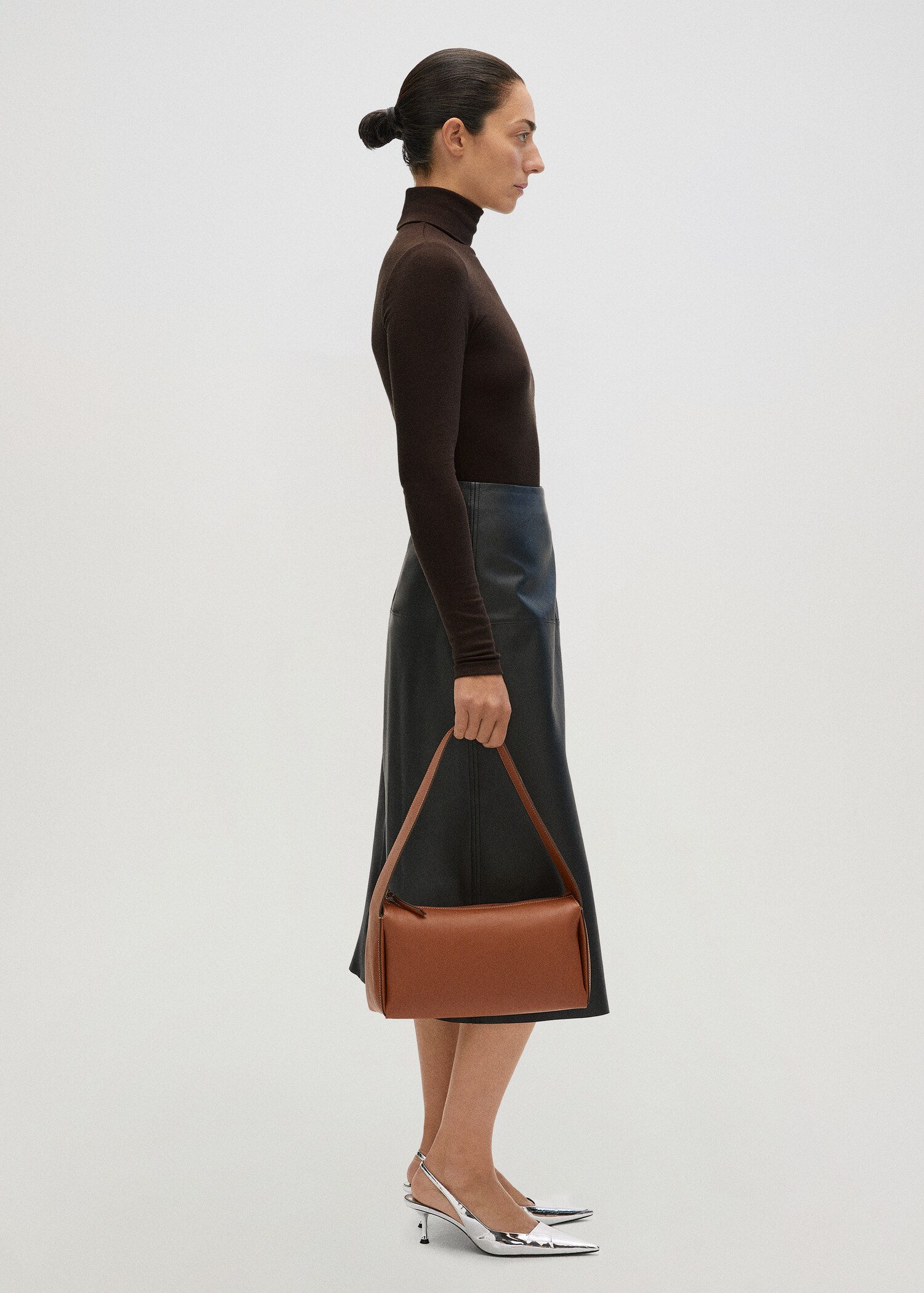 Leather shoulder bag - Details of the article 7