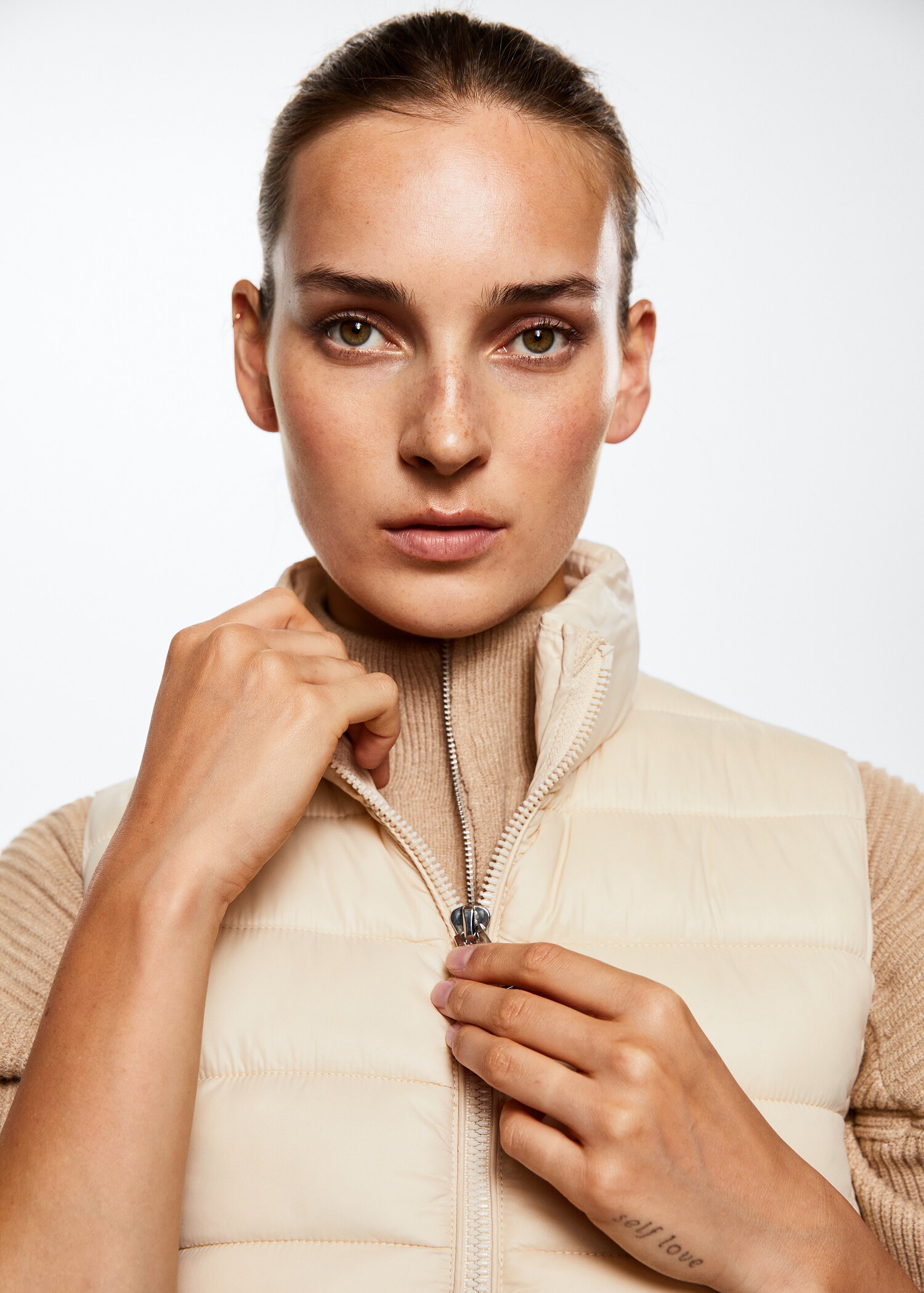 Ultra-light quilted vest - Details of the article 1