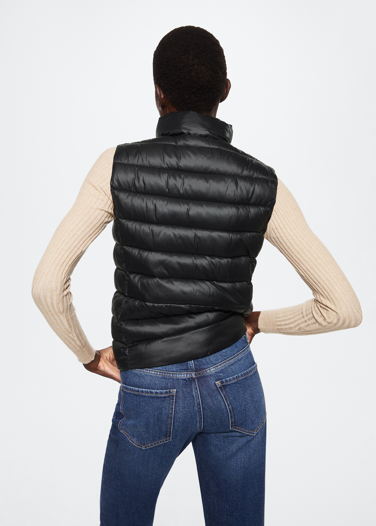 Ultra-light quilted vest - Reverse of the article