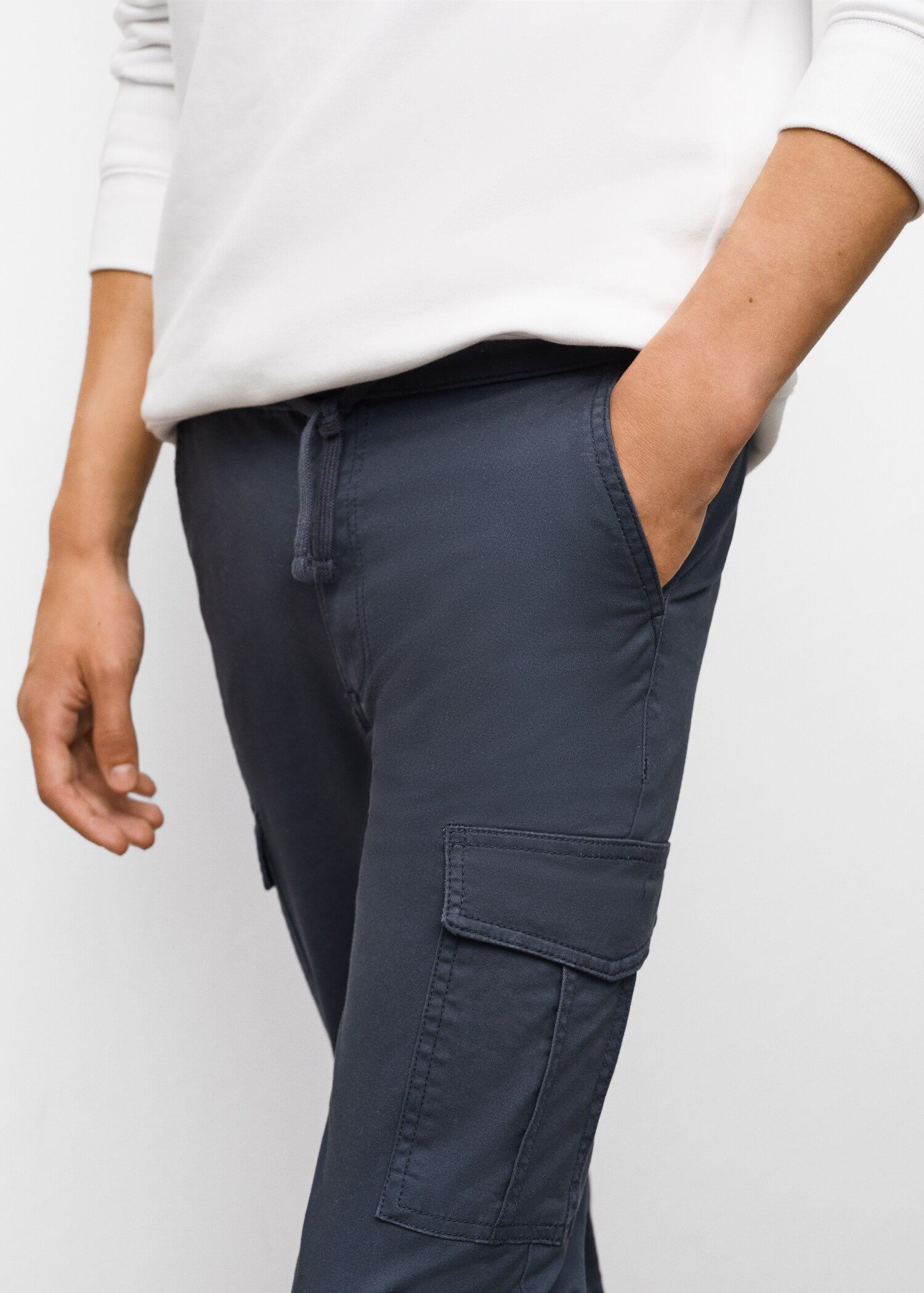 Cotton cargo trousers - Details of the article 3