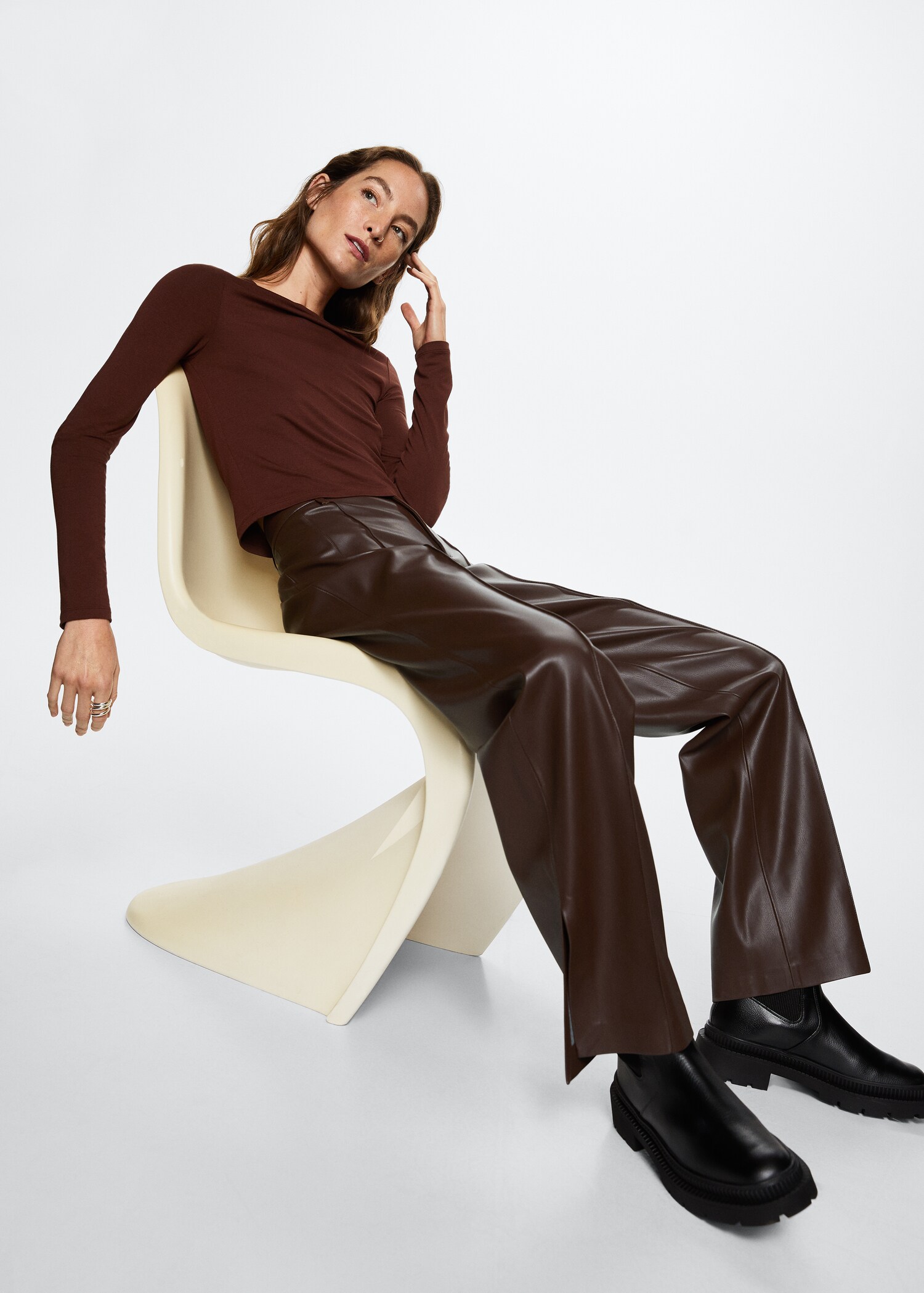 Pantalón recto efecto piel - Detalle del artículo 2