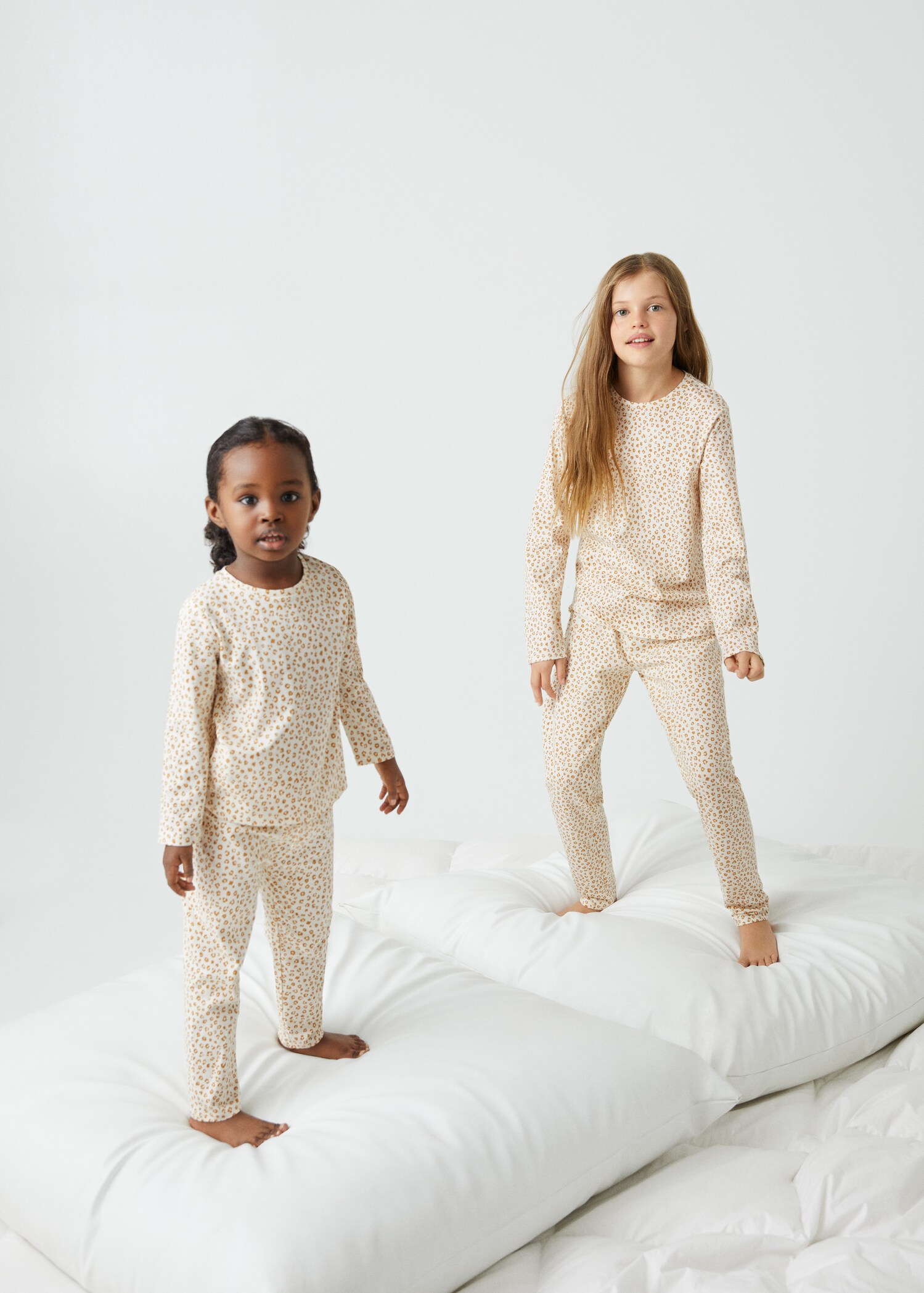 Lang pyjamas med striper - Halvtotal bildeutsnitt