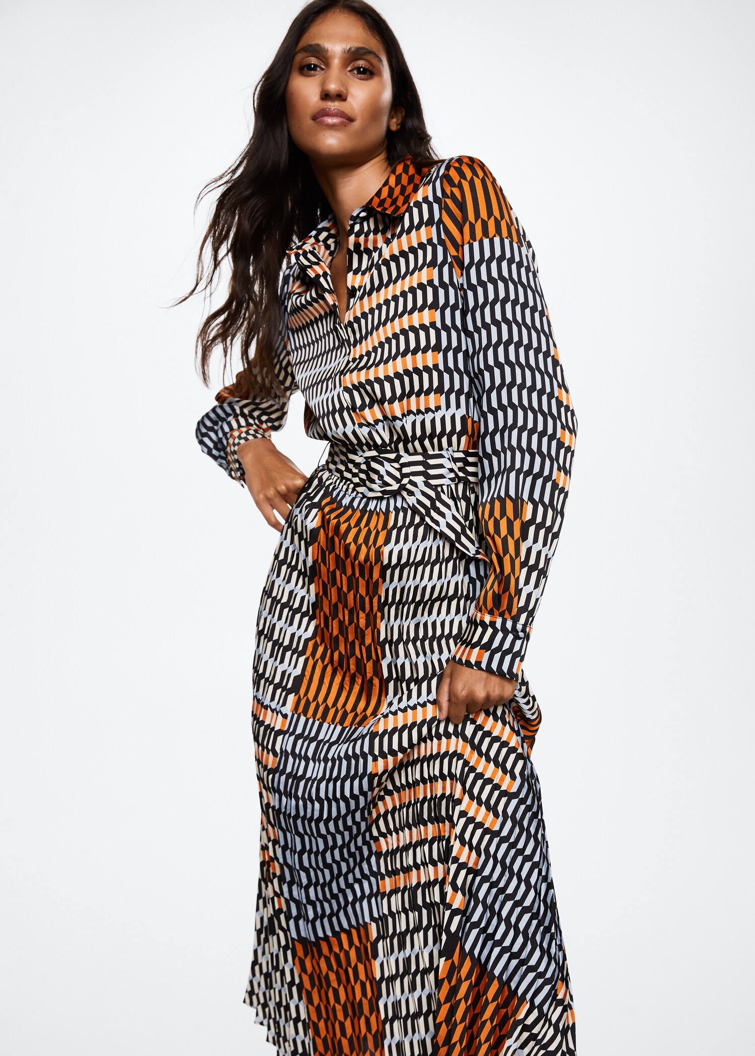 Vestido midi com estampado geométrico - Plano médio