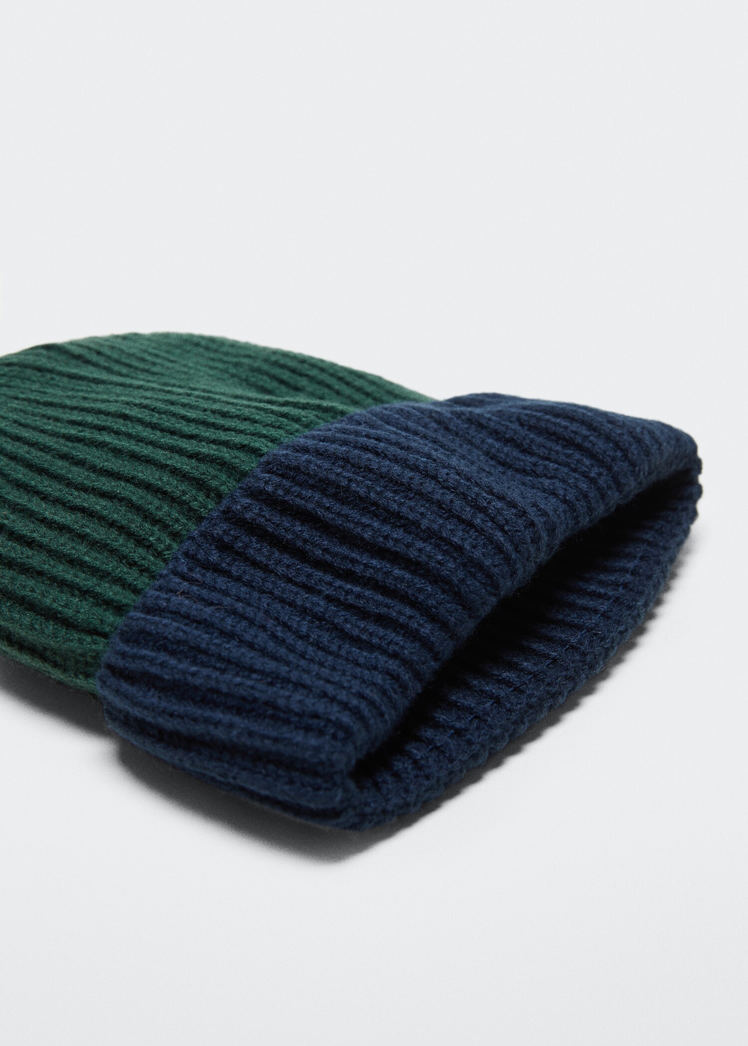 Knitted braided hat - Medium plane