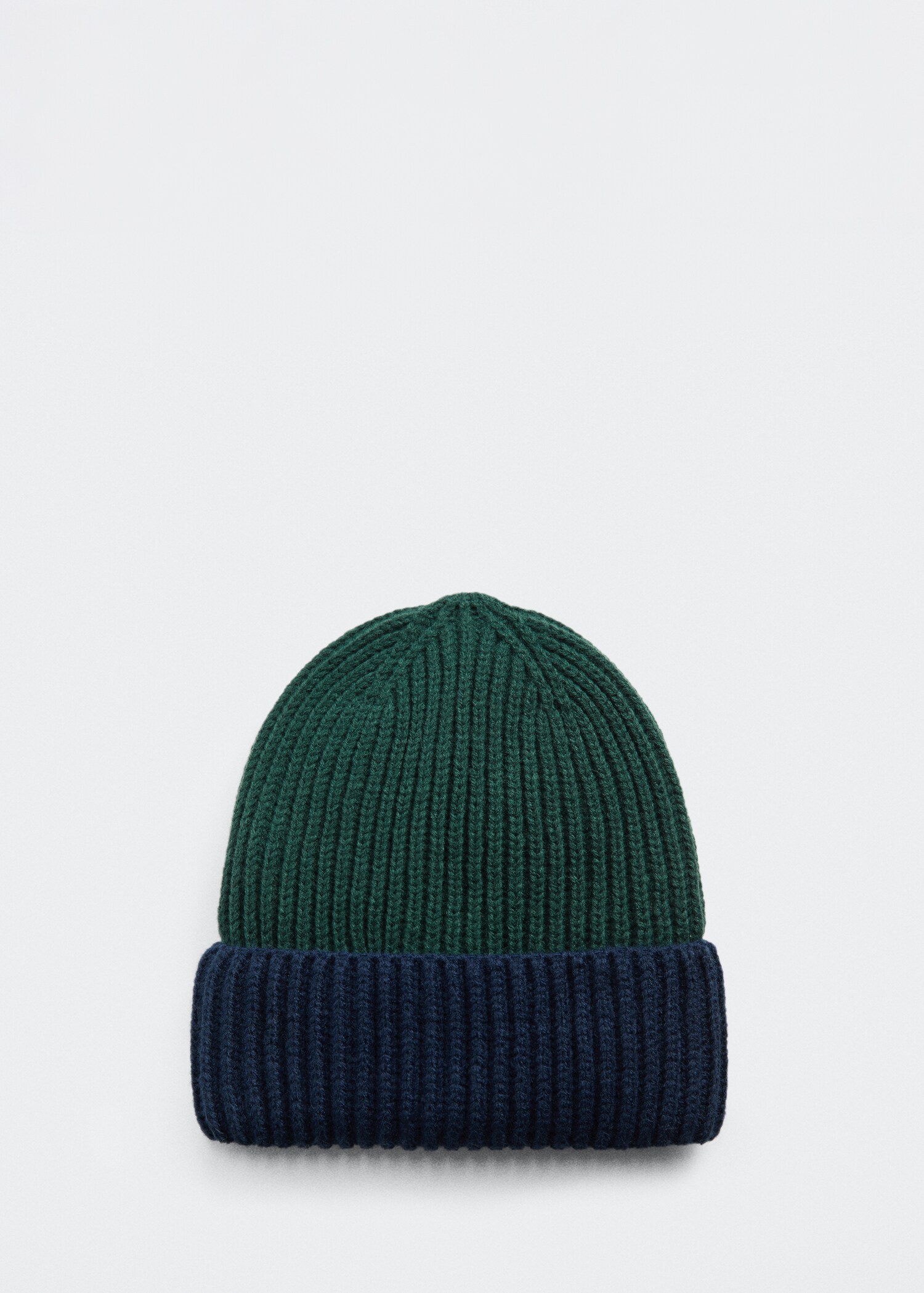 Knitted braided hat - Article without model