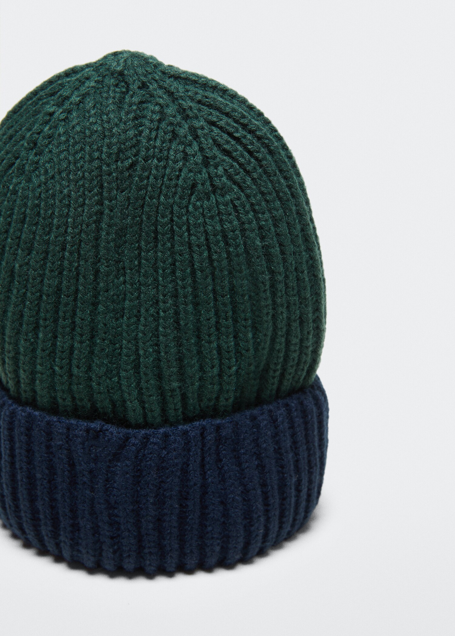 Knitted braided hat - Details of the article 2