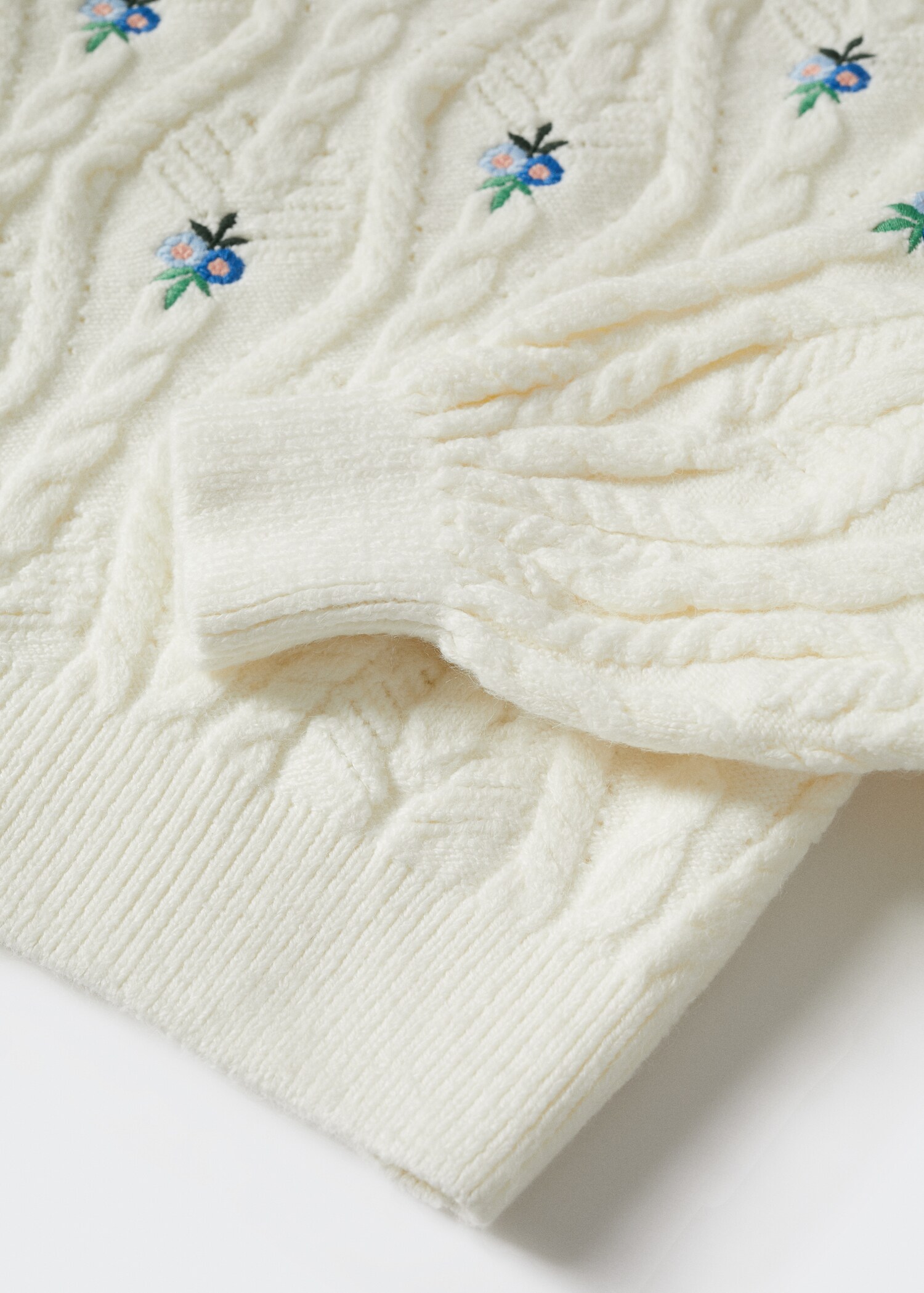 Knitted braided sweater - Details of the article 8
