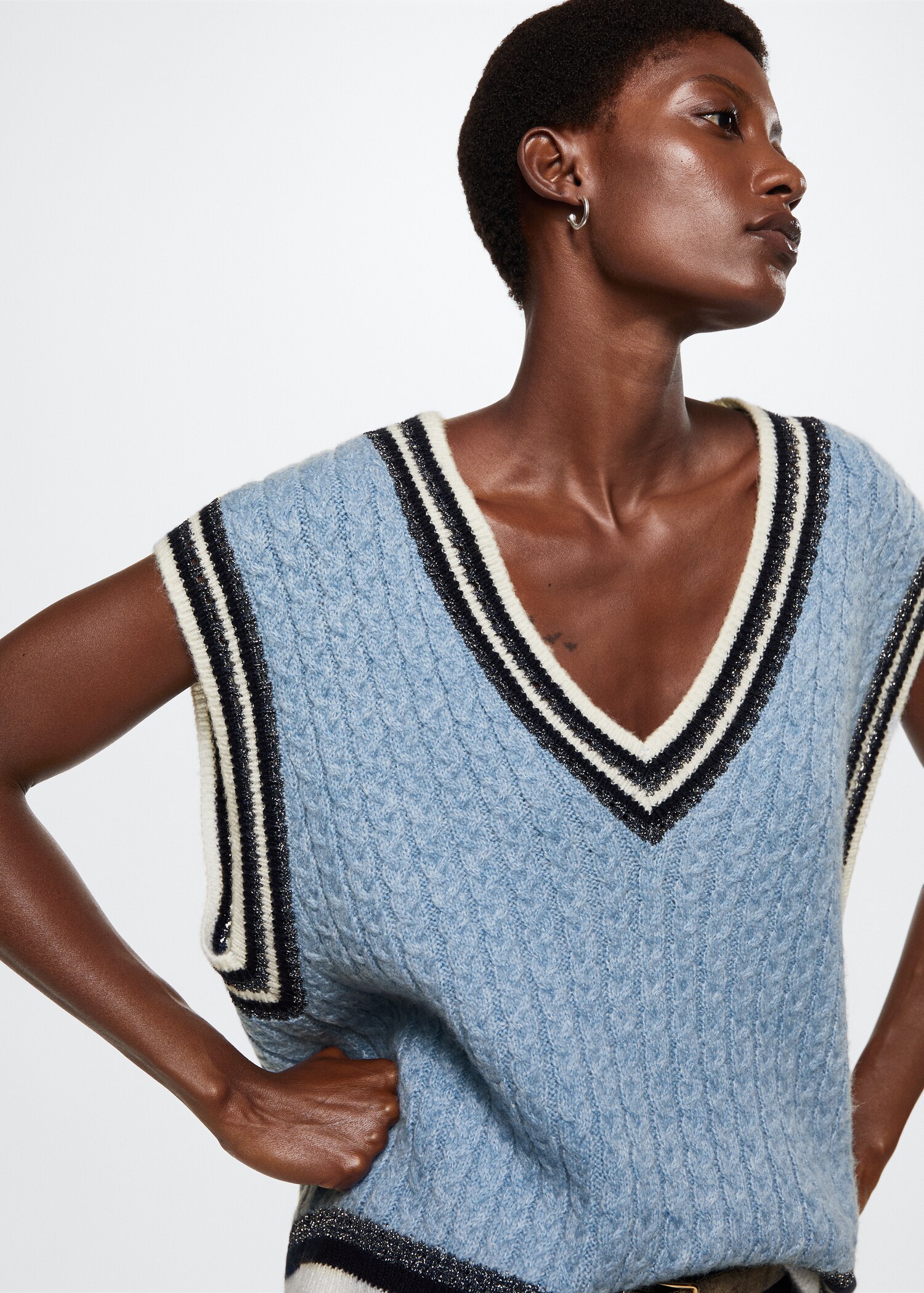 V-neck lurex gilet - Details of the article 4