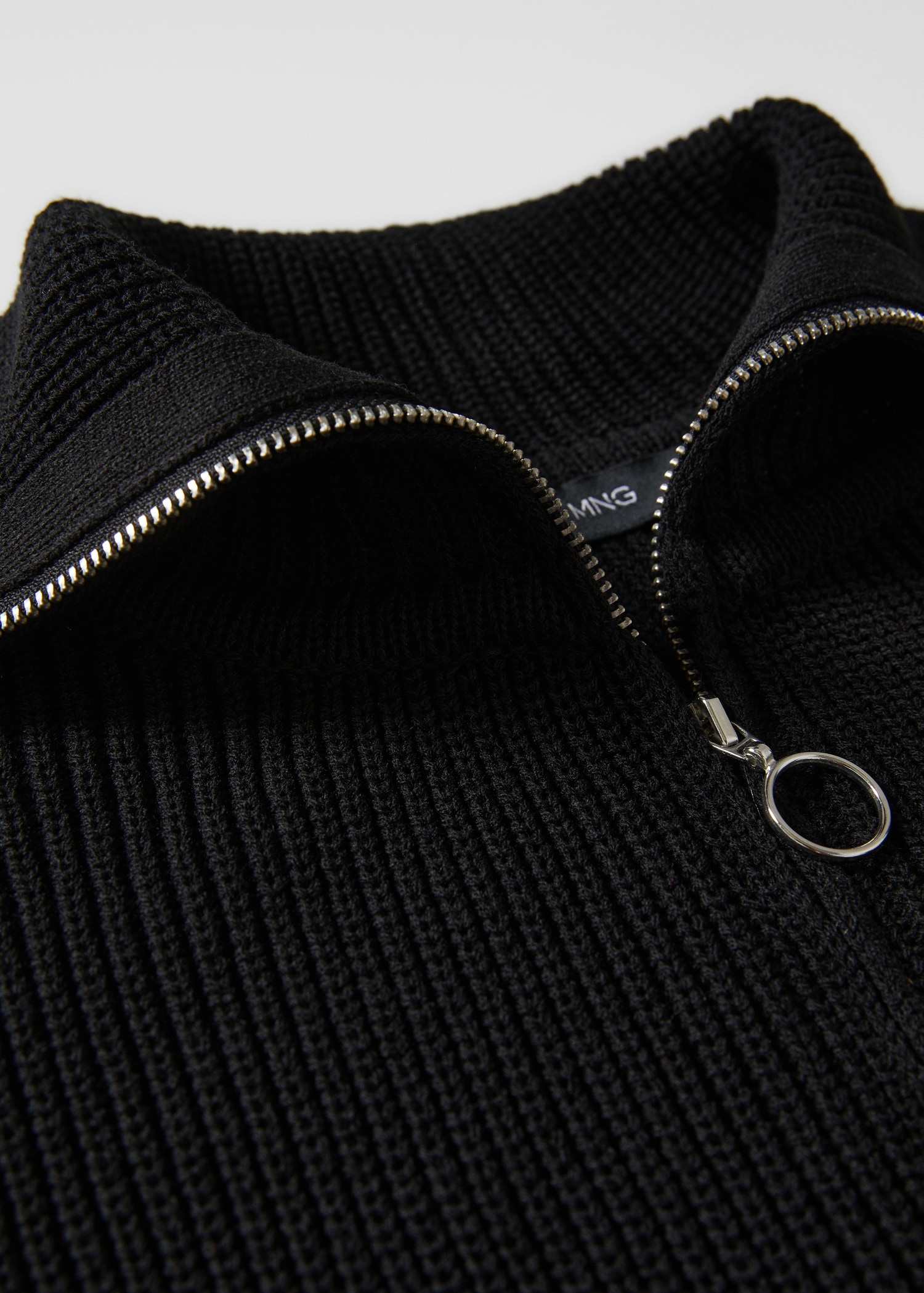 Pullover with puffed sleeve and zip - Details of the article 8