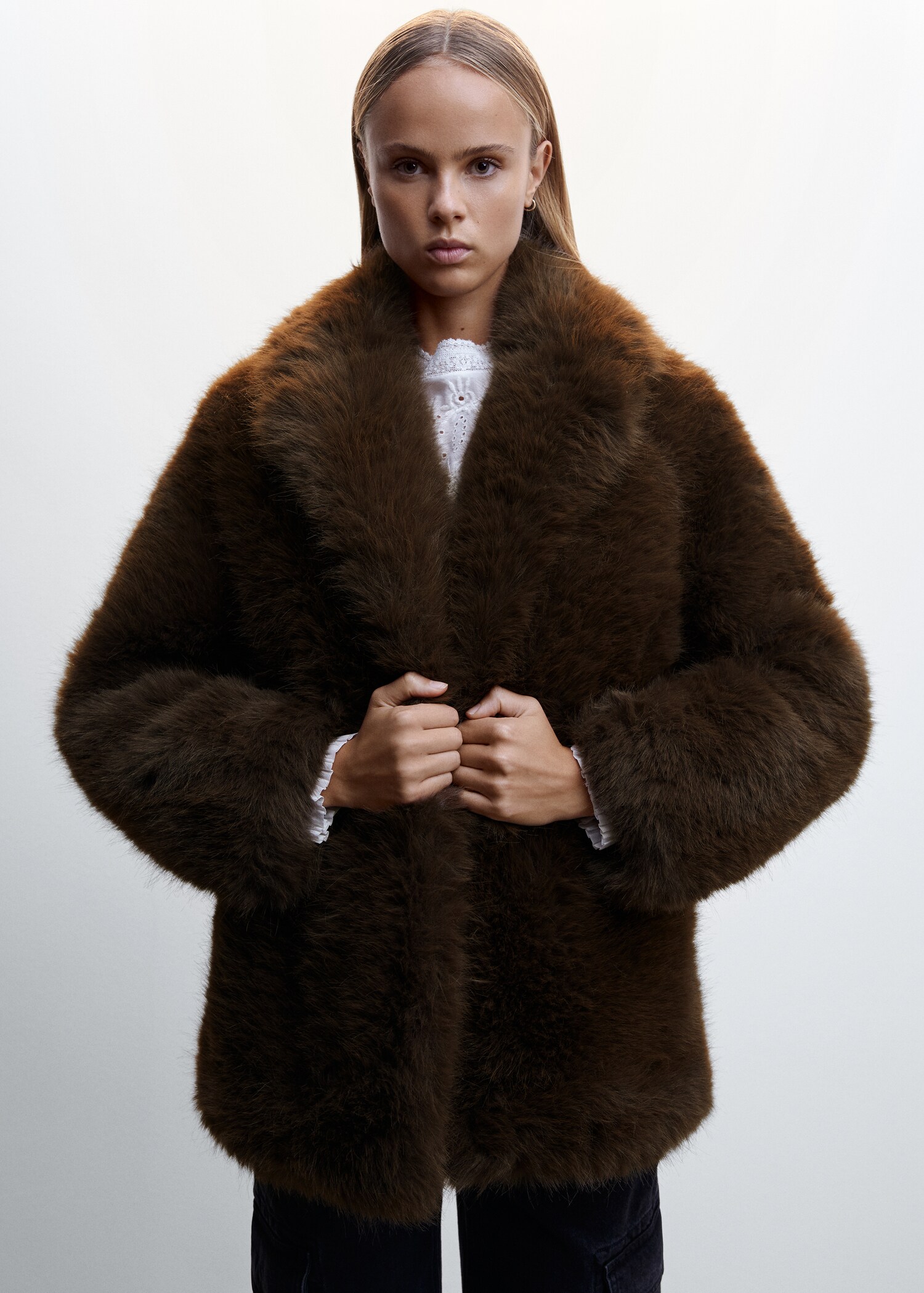 Abrigo pelo oversize - Plano medio