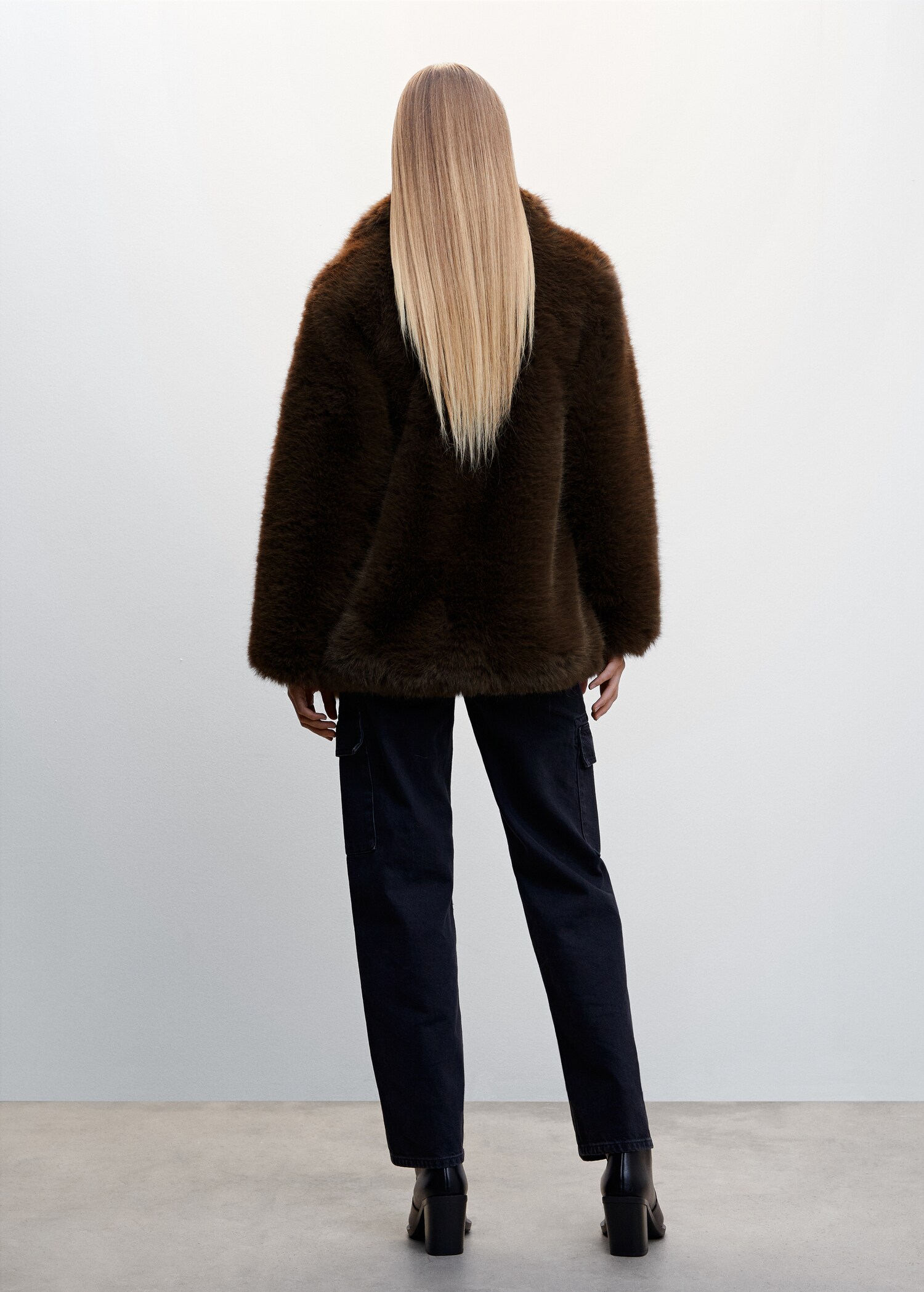 Abrigo pelo oversize - Reverso del artículo