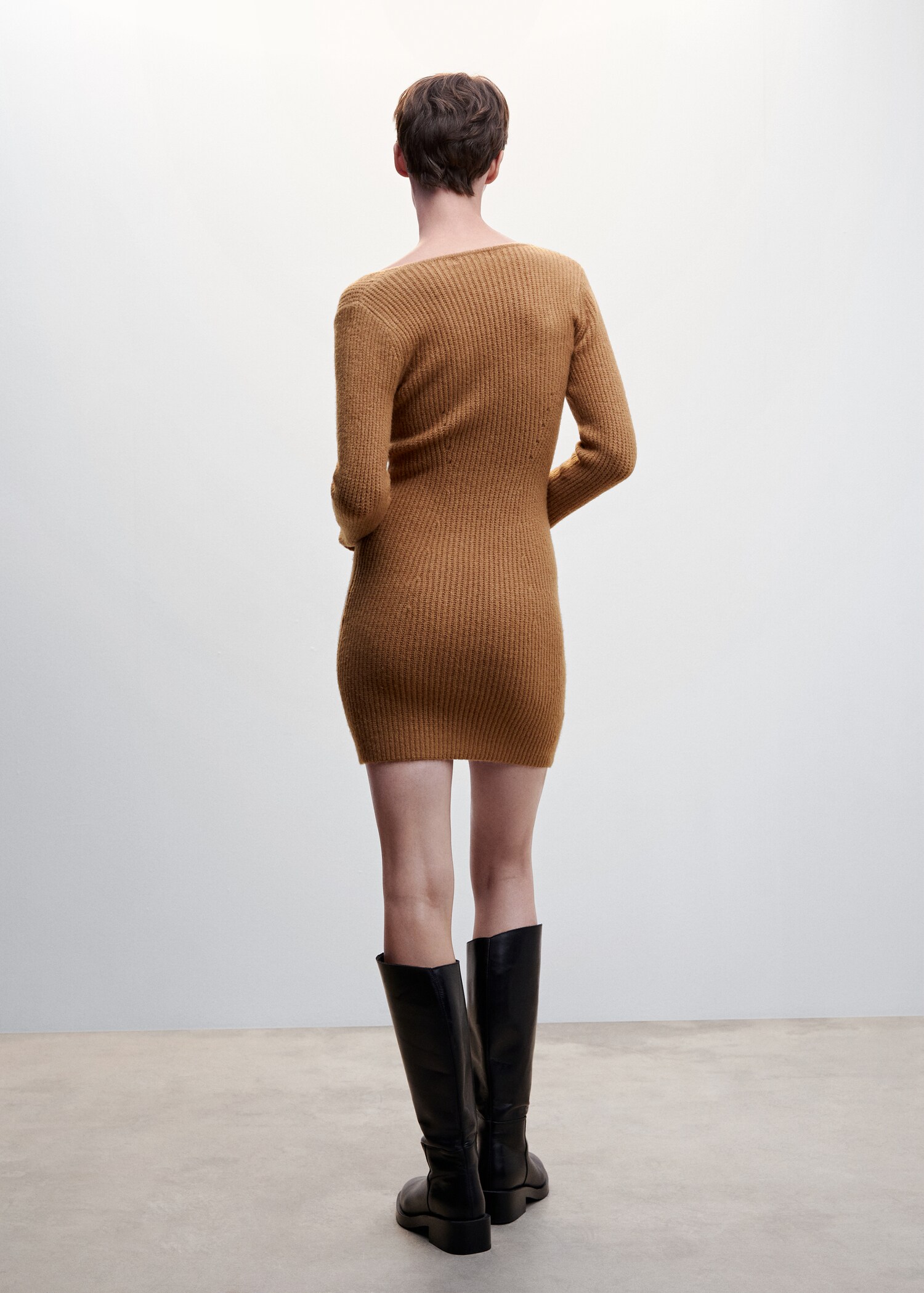 Kurzes Strickkleid - Rückseite des Artikels