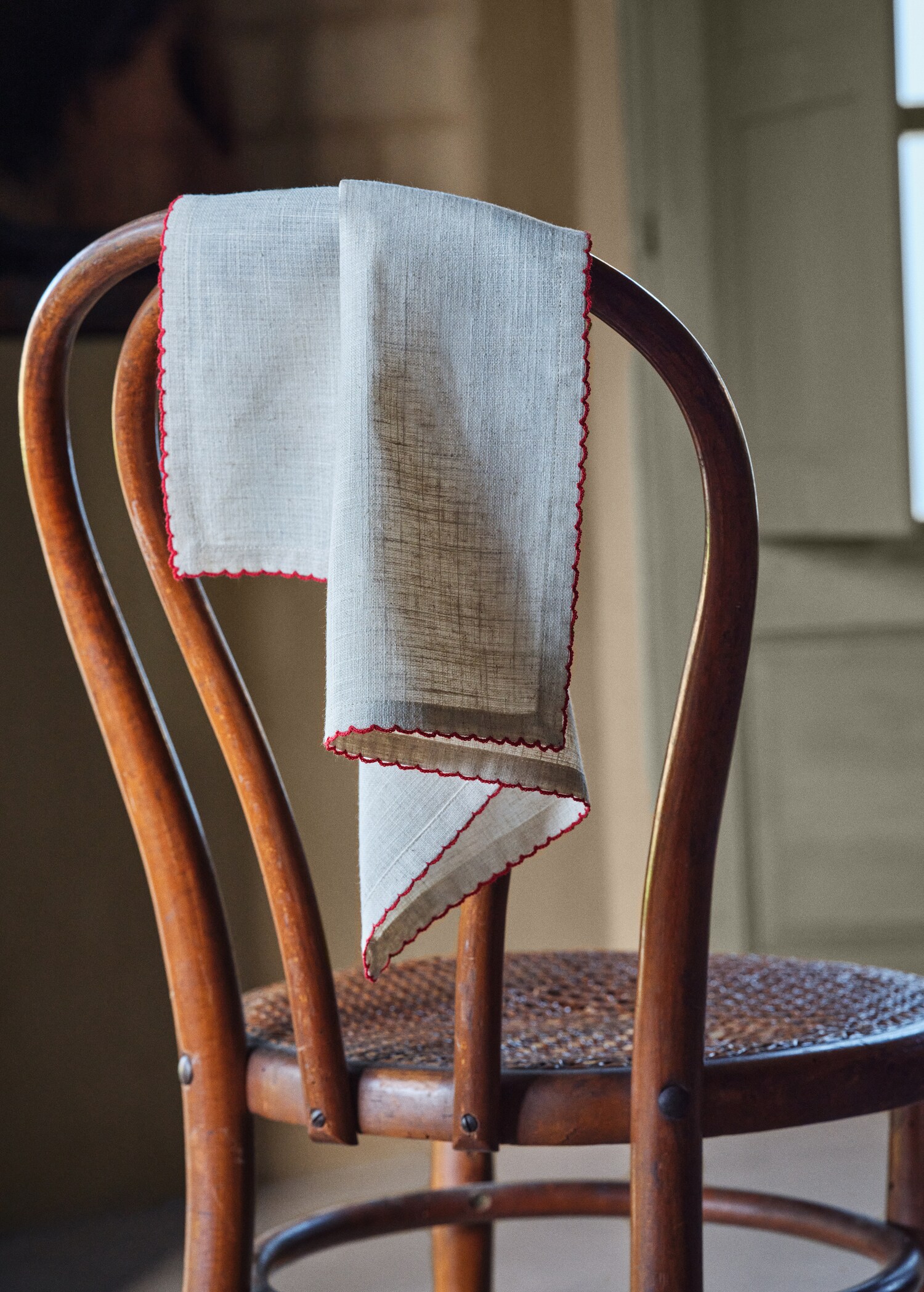 Pack of 2 embroidered trim napkins 45x45cm - Details of the article 8