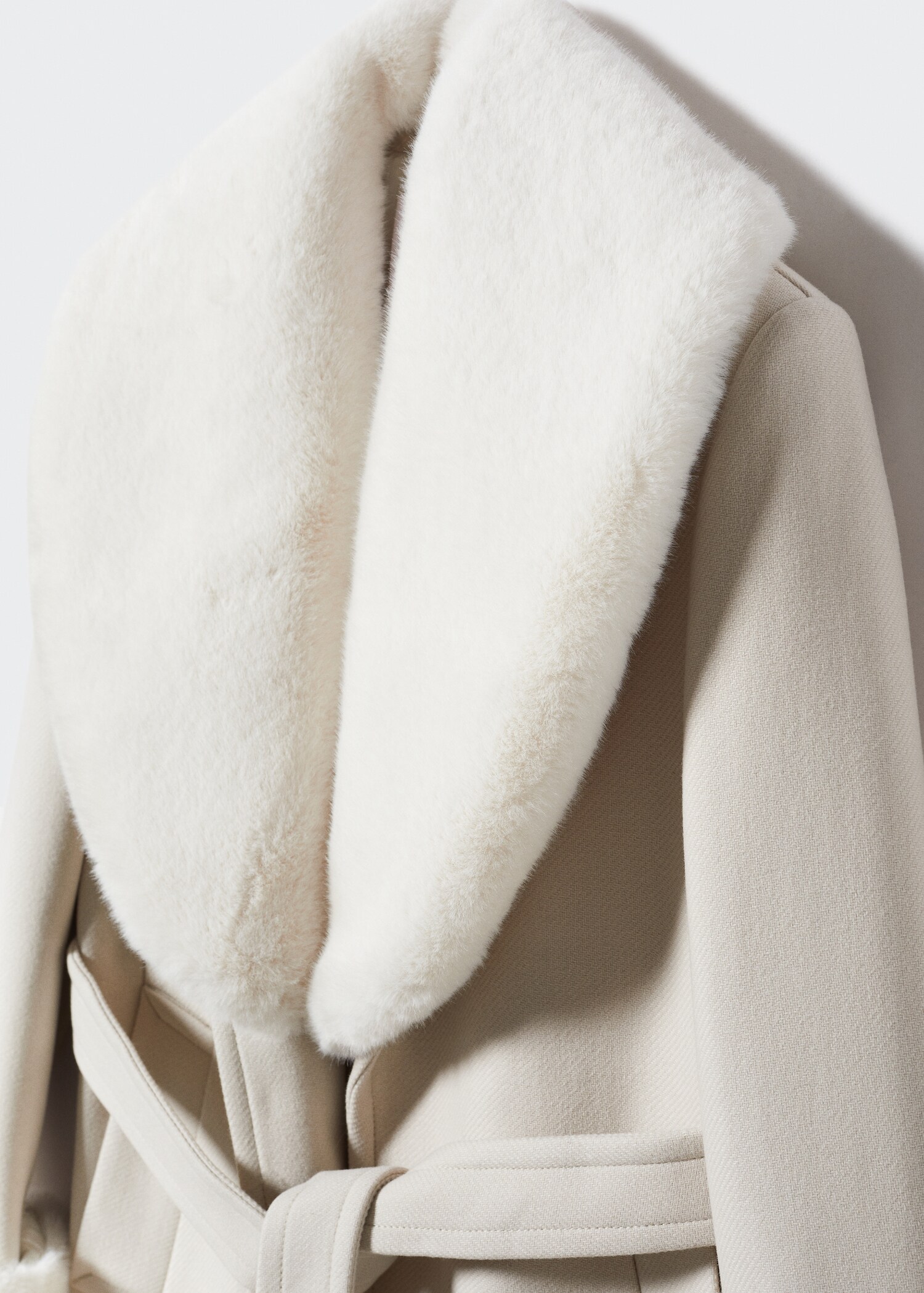 Wool coat with detachable fur-effect details - Details of the article 8