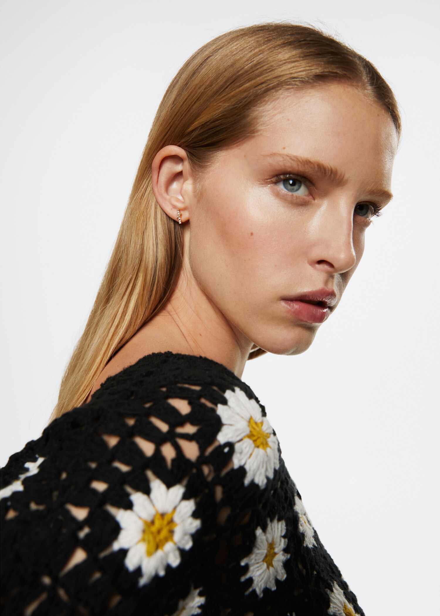 Daisy crochet sweater - Details of the article 2
