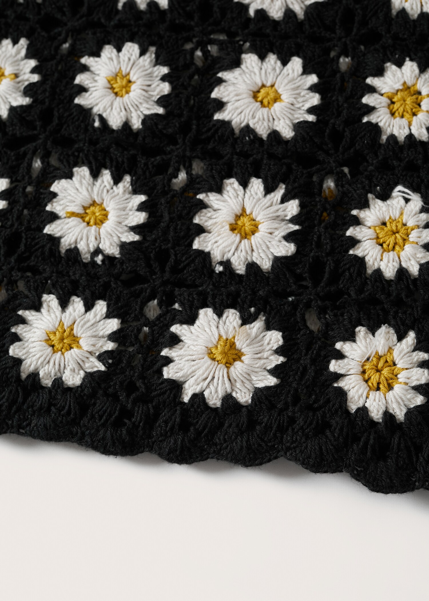 Daisy crochet sweater - Details of the article 8
