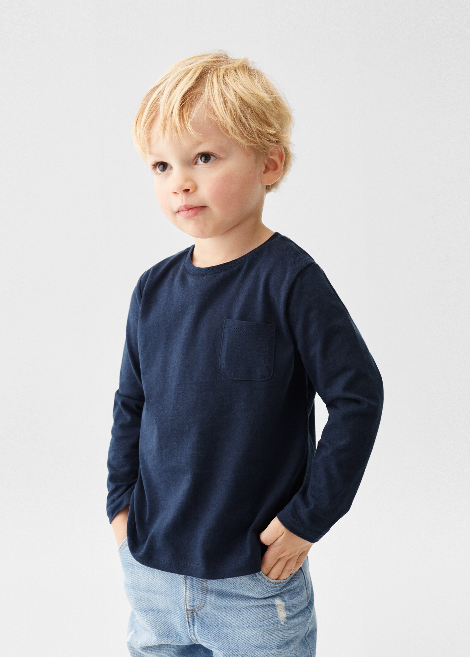 T-shirt manches longues poche - Plan moyen
