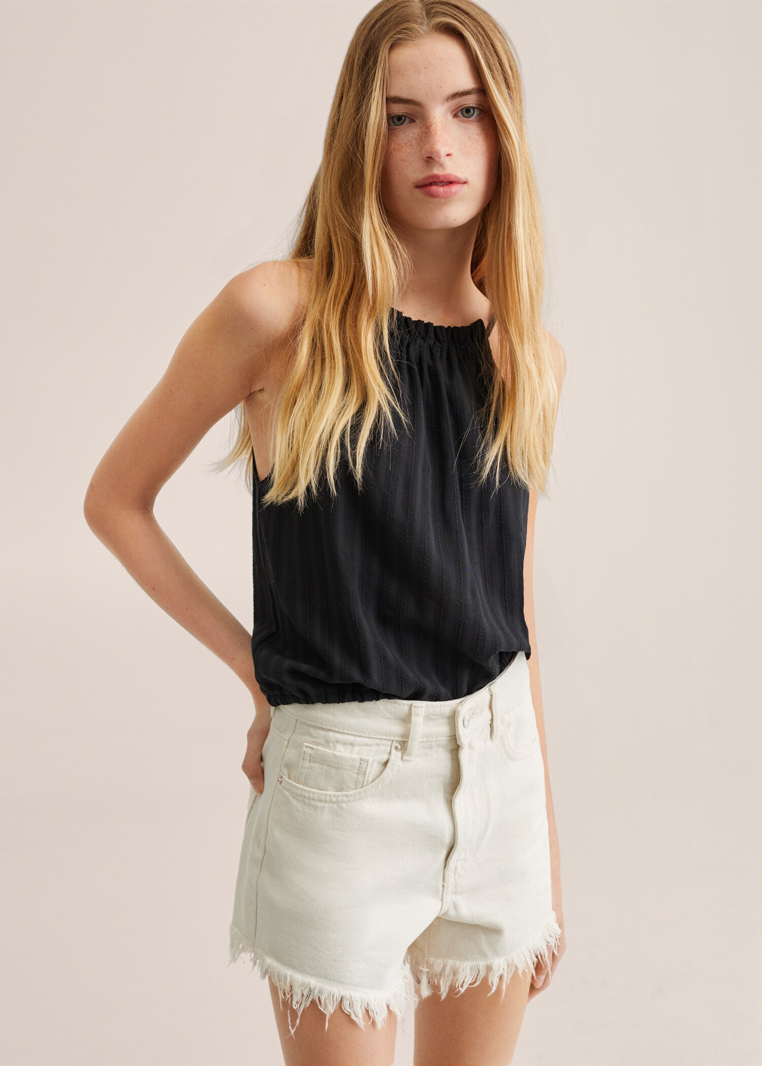 Frayed denim shorts - Details of the article 2