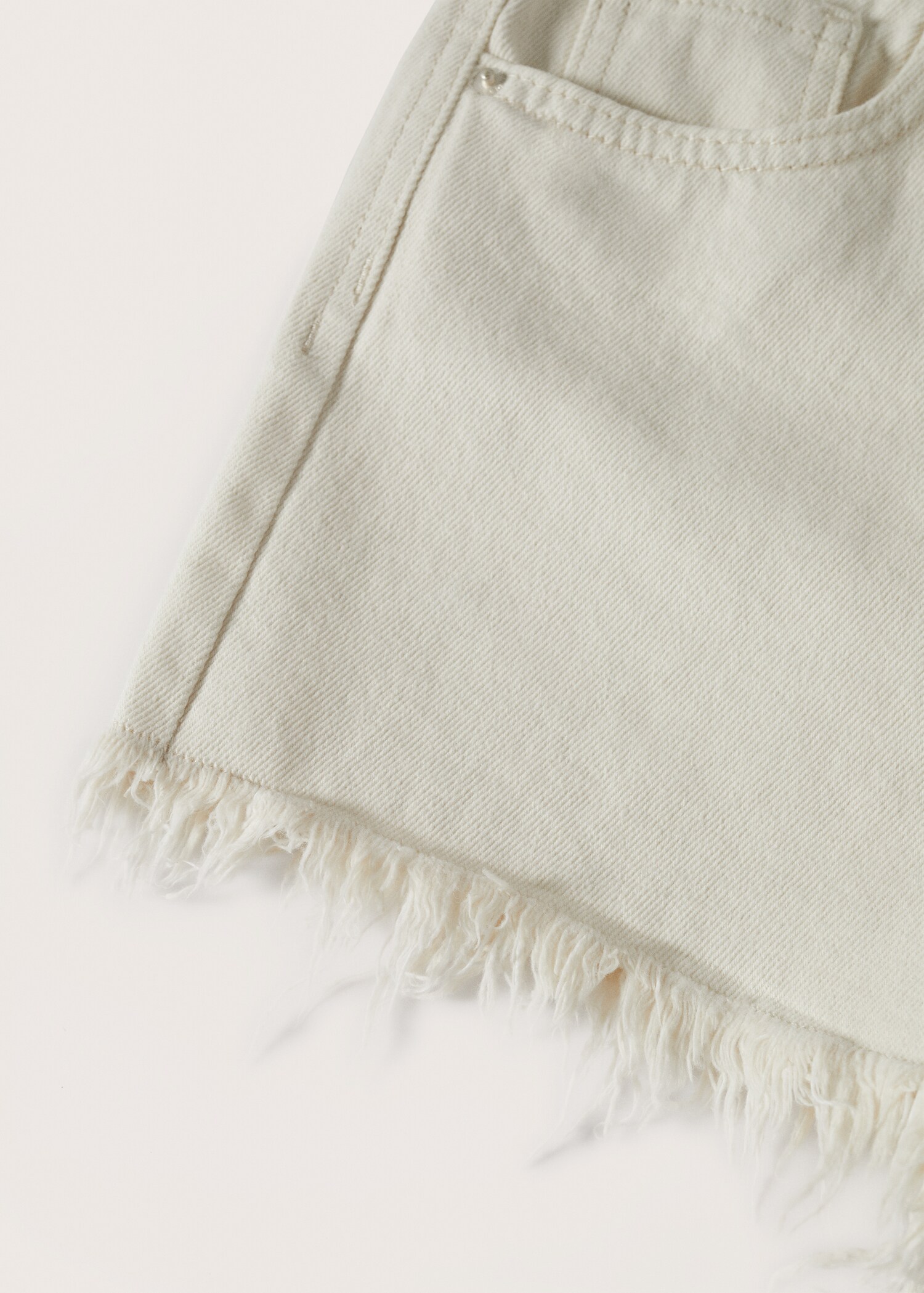 Frayed denim shorts - Details of the article 8