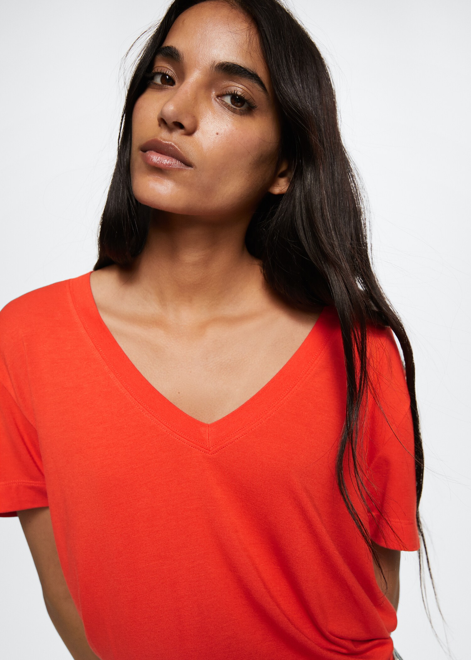 Soepelvallend T-shirt met V-hals - Detail van het artikel 1