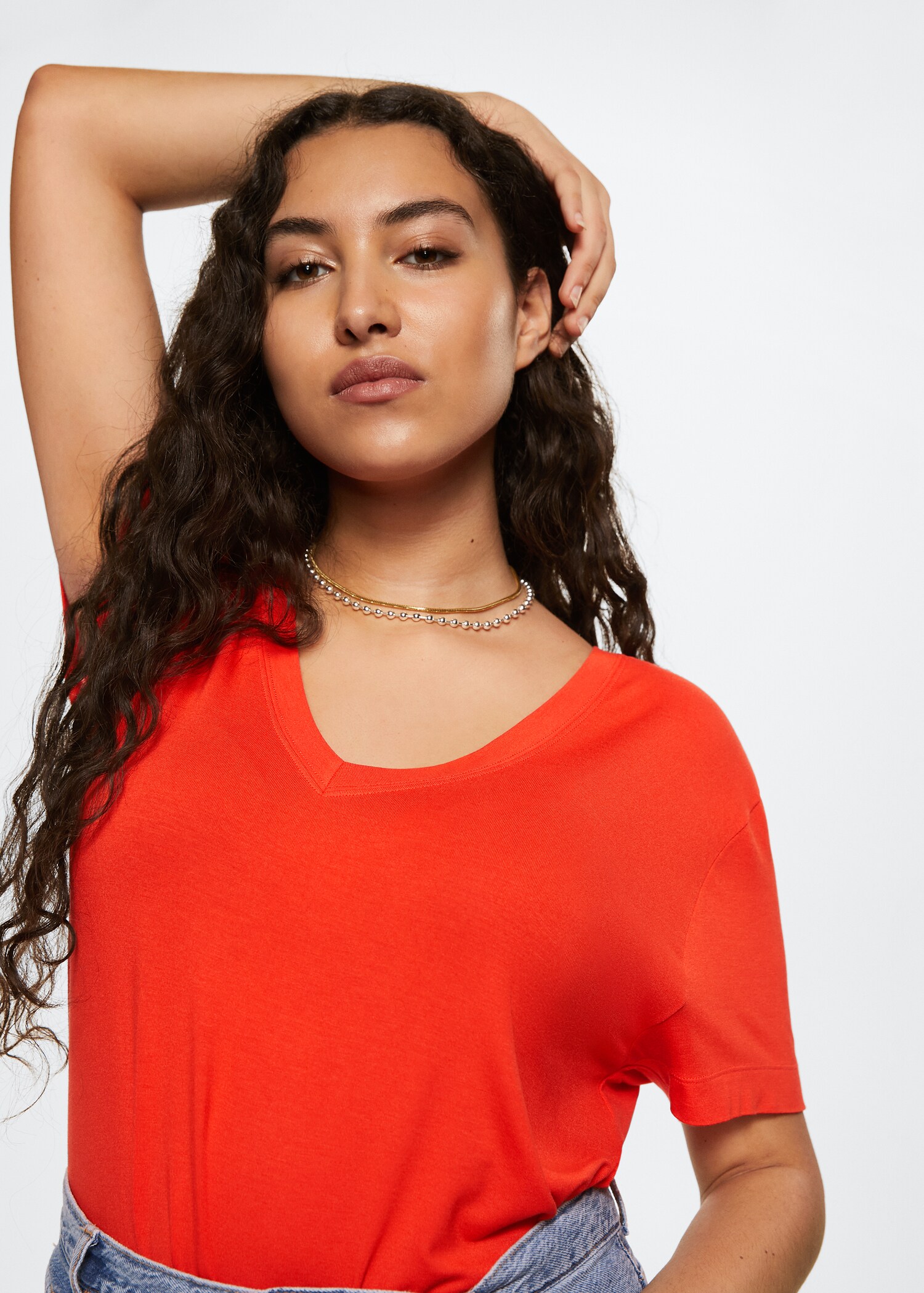 Soepelvallend T-shirt met V-hals - Detail van het artikel 4