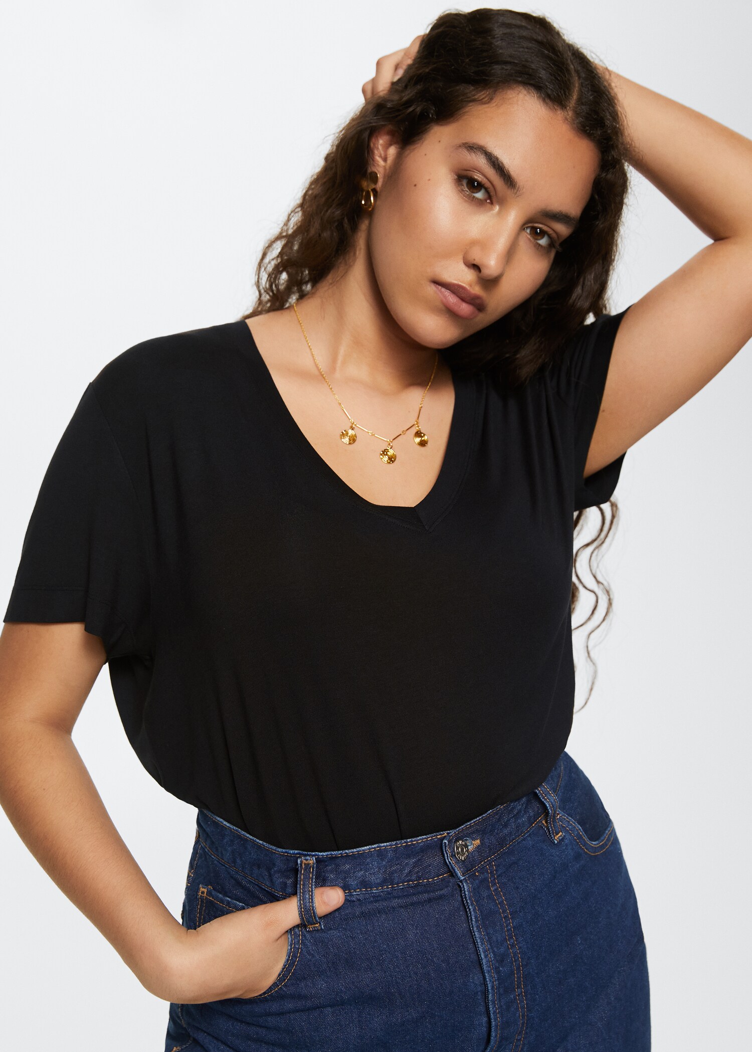V-neck flowy t-shirt - Details of the article 4