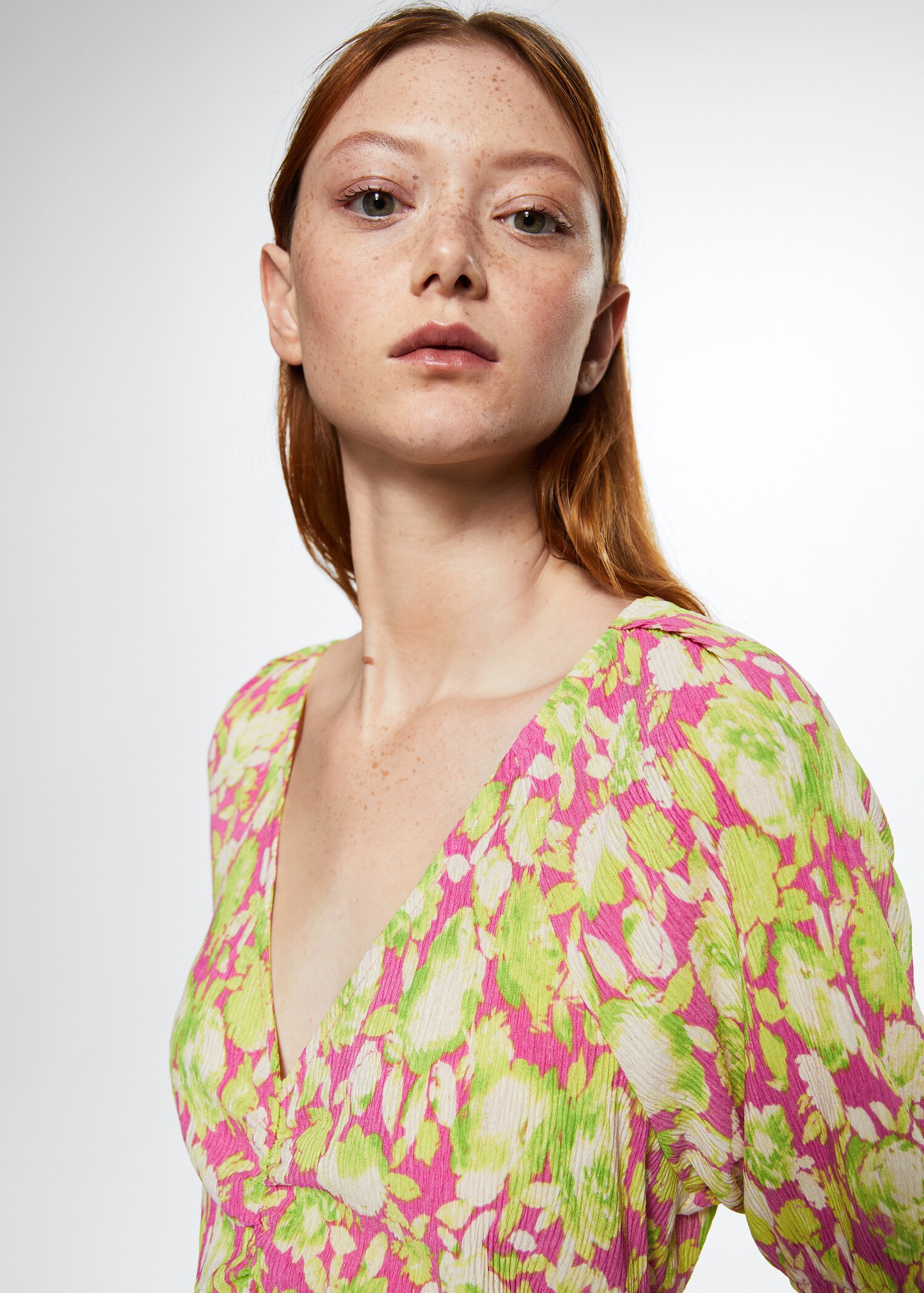Kleid mit Blumendruck - Detail des Artikels 1
