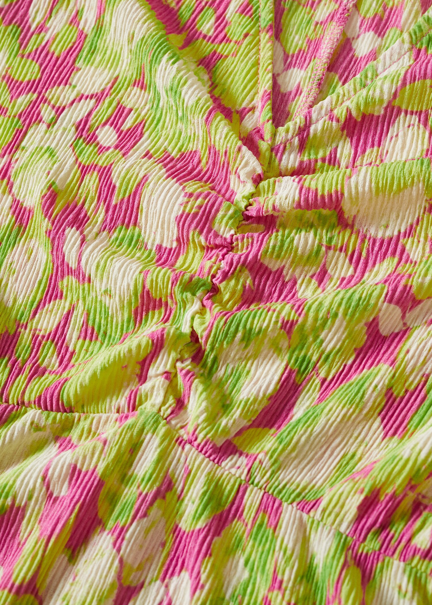 Kleid mit Blumendruck - Detail des Artikels 8