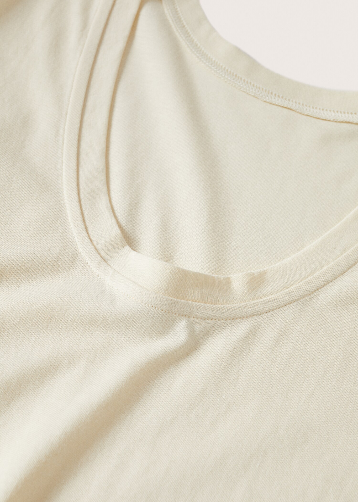 T-shirt décolleté dans le dos - Détail de l'article 8