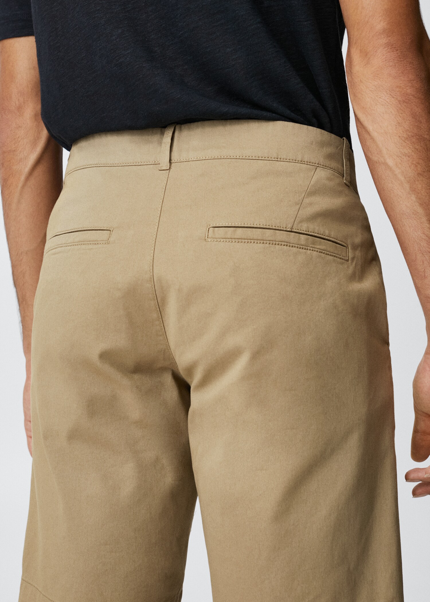 Slim-fit chino cotton bermuda shorts - Details of the article 3