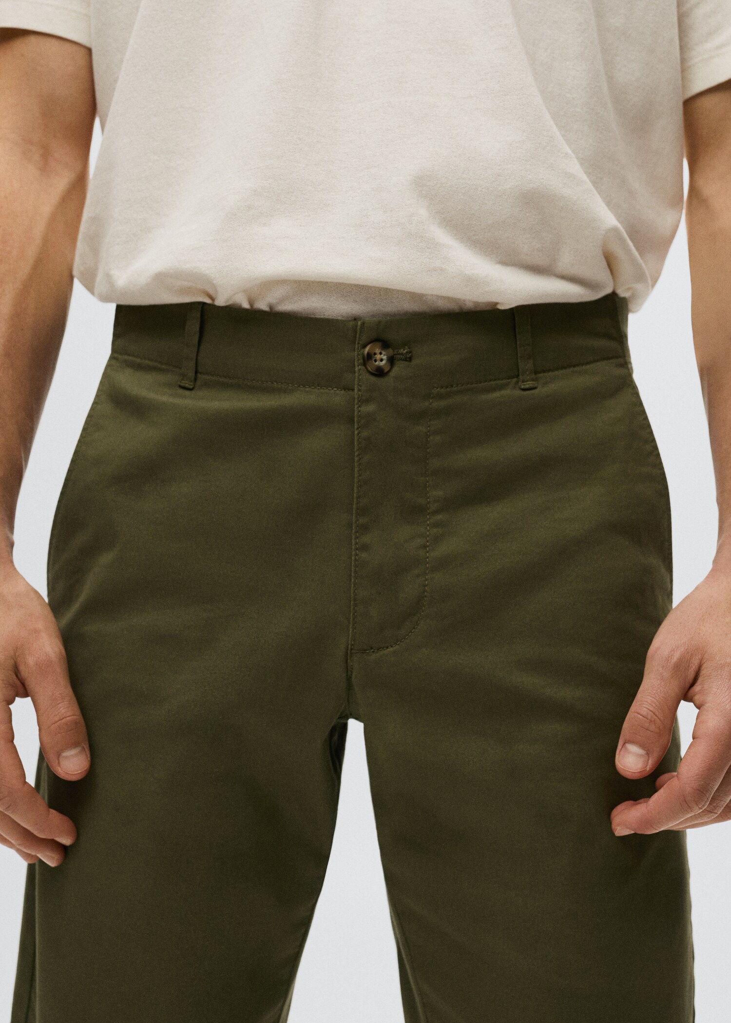 Slim-fit chino cotton bermuda shorts - Details of the article 1