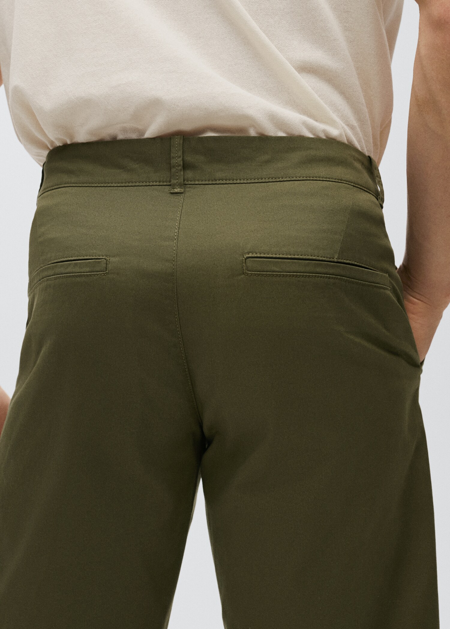 Slim-fit chino cotton bermuda shorts - Details of the article 3