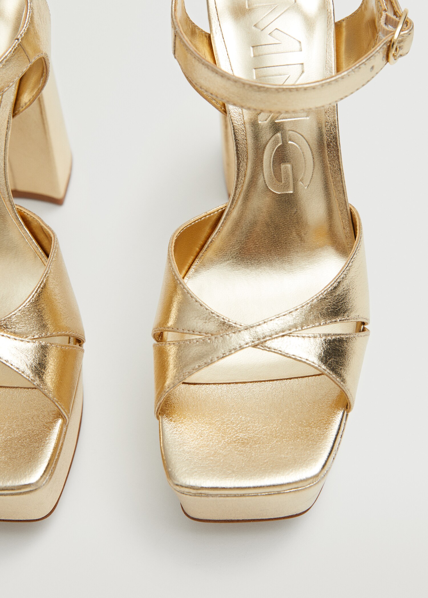 Metallic platform sandal - Details of the article 3