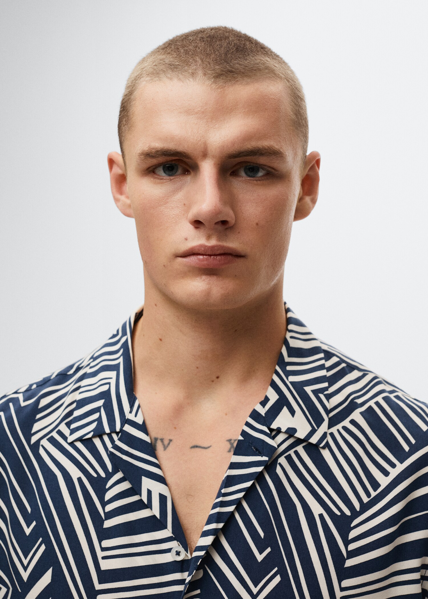 Camisa fluida estampada - Detalle del artículo 1
