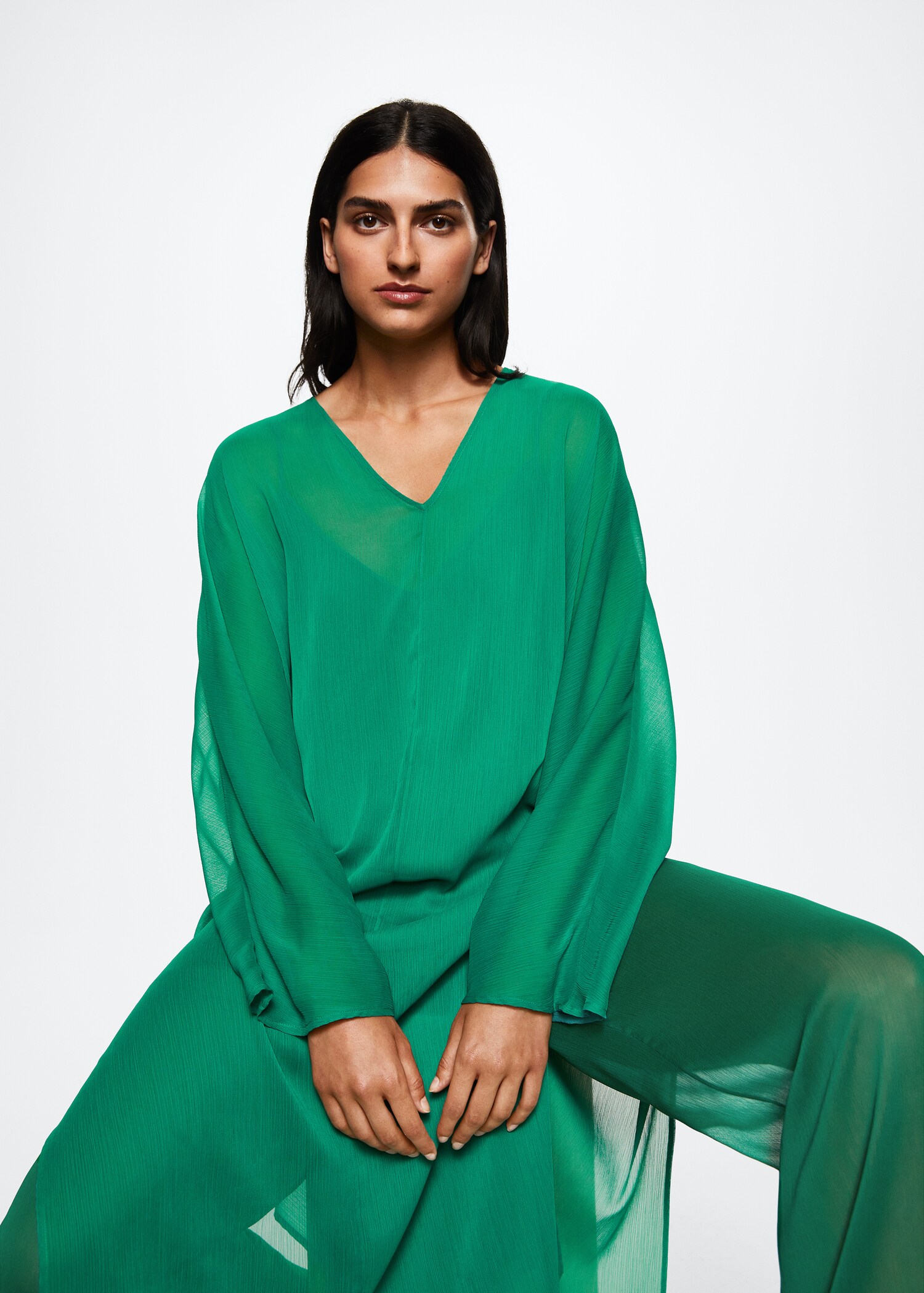 Blusa semitransparente - Plano medio